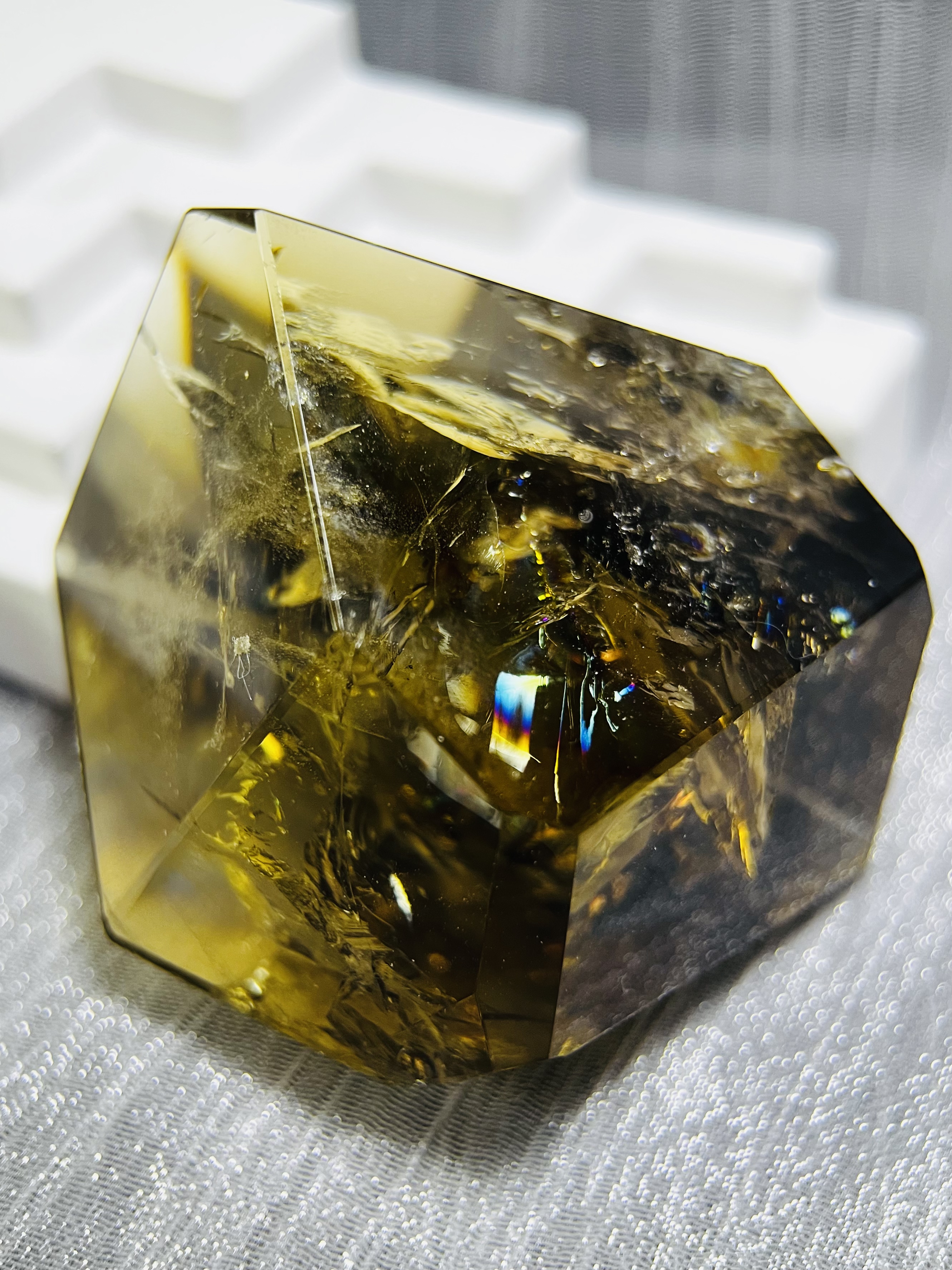 29RA170原石擺件｜茶黃阿賽｜帶彩虹🌈