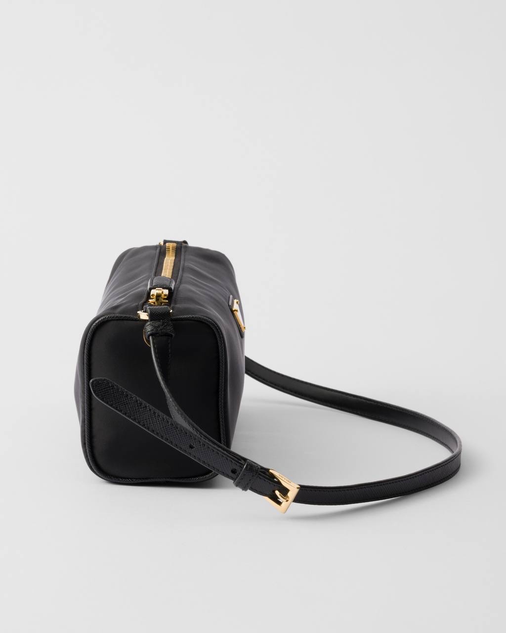 限時優惠🩷現貨‼️Prada 經典Re-Nylon shoulder bag   Size 22x7.5x9cm