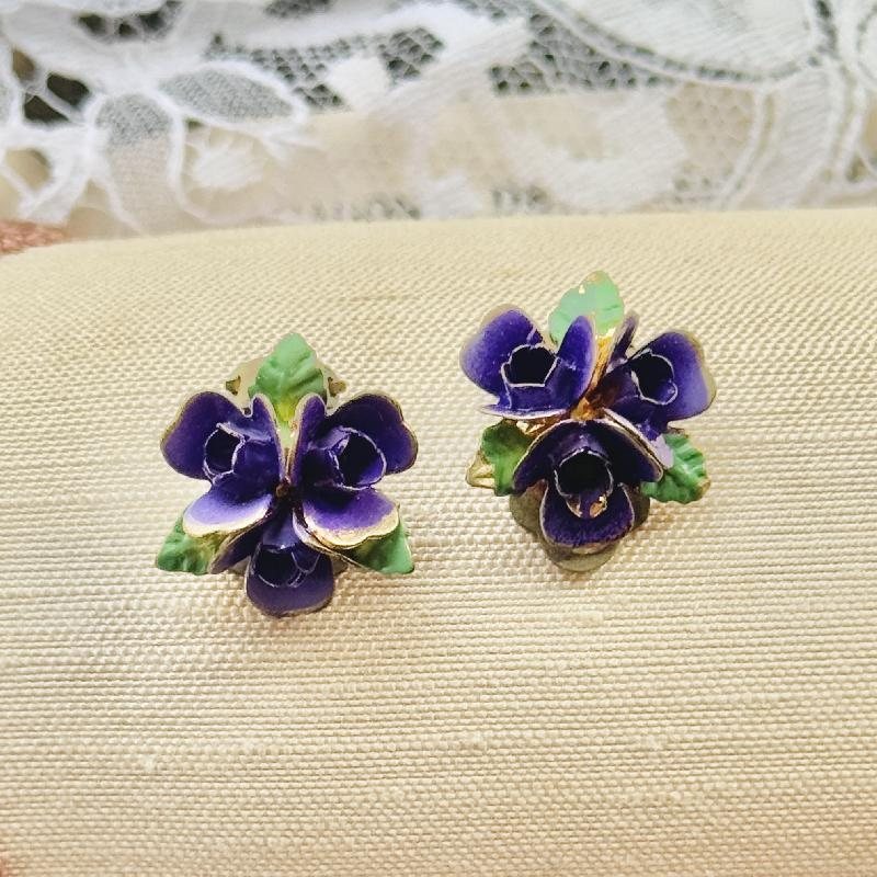 Vintage 1950s Made in Austria Hand-painted Cluster Flower Clip Earrings (MW265)