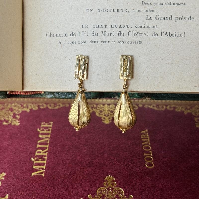 Vintage Champagne Gold Geometric x Textured Hollow Pear Shape Clip Earrings(MT2070)