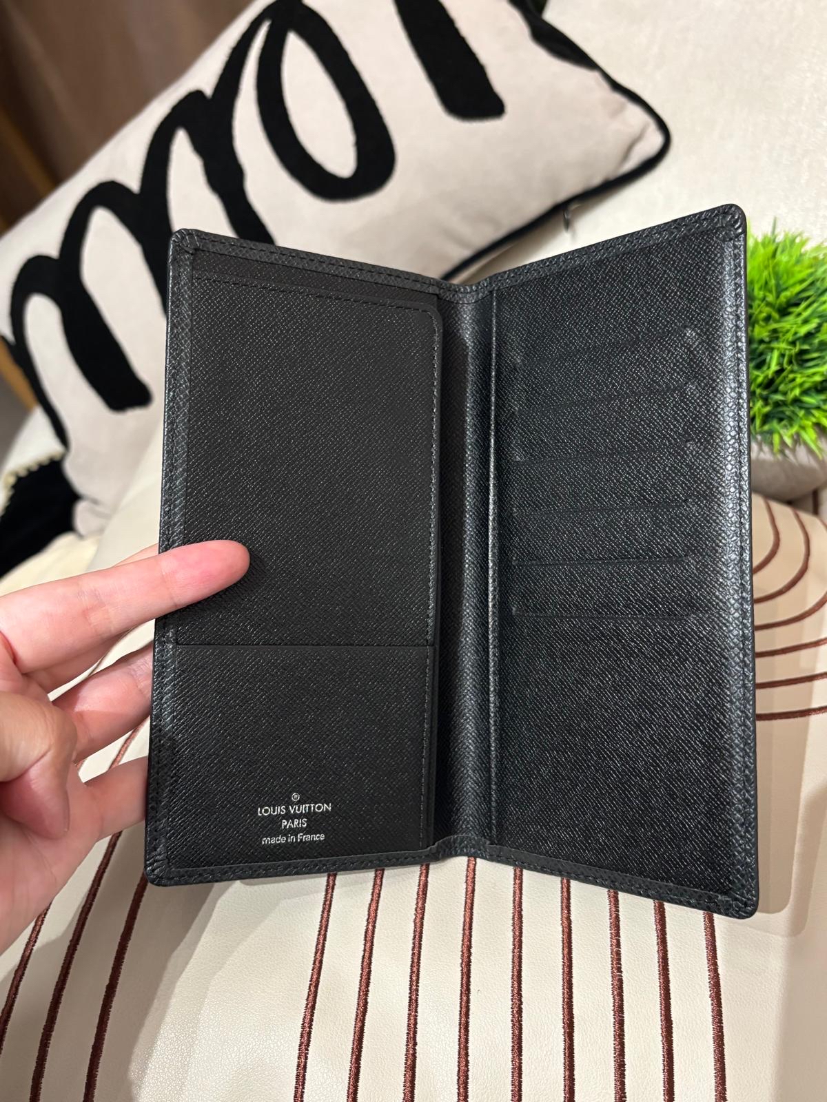 Lv Calfskin Taiga Long Wallet 黑色小牛皮長銀包 100%Authentic, 95%New