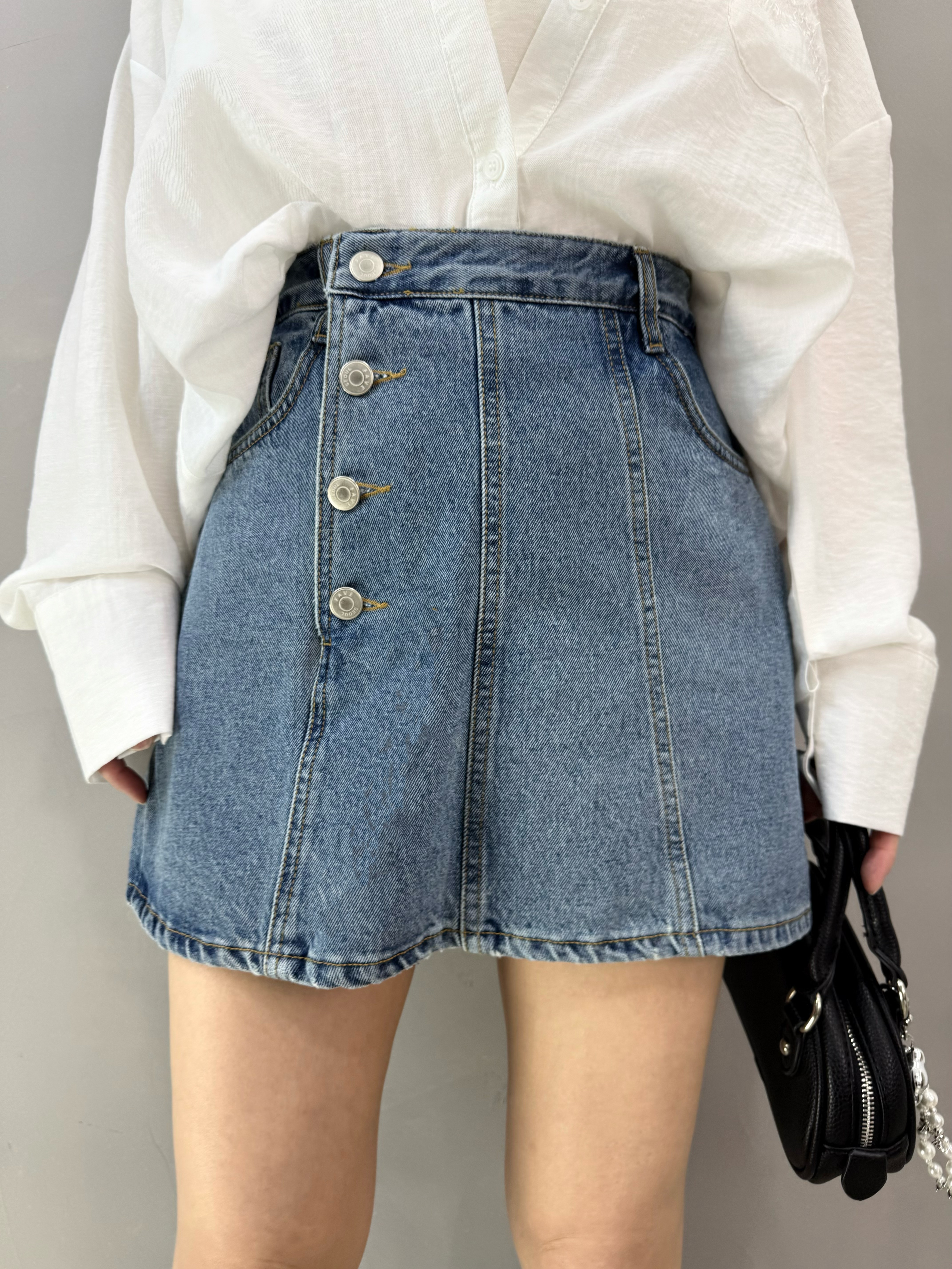 I75 側扣車骨牛仔裙褲