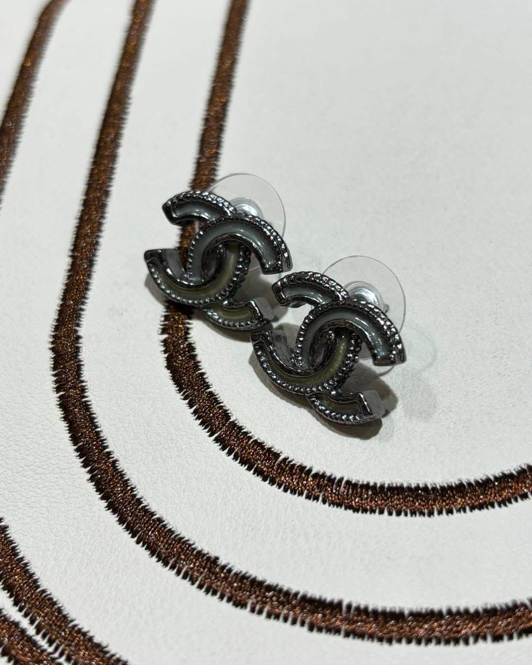 Chanel earrings   100%Authentic, 95%New