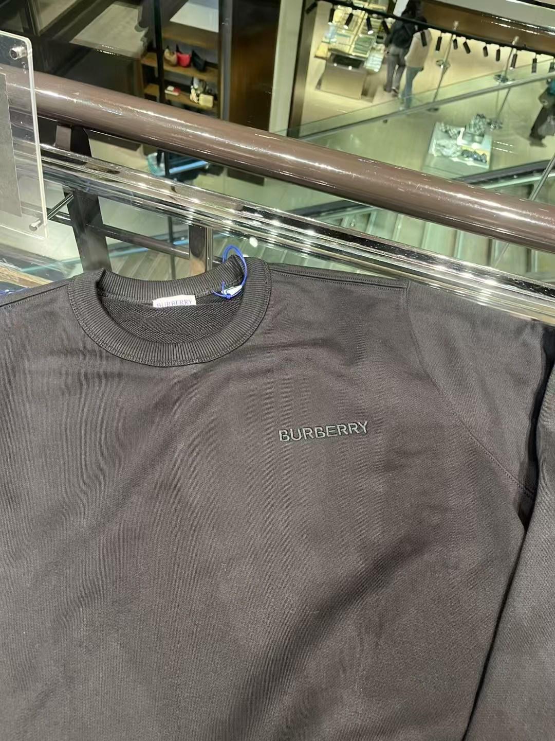 預購 Burberry 🌈🌈折扣款 男士同色logo圓領衛衣 Sale