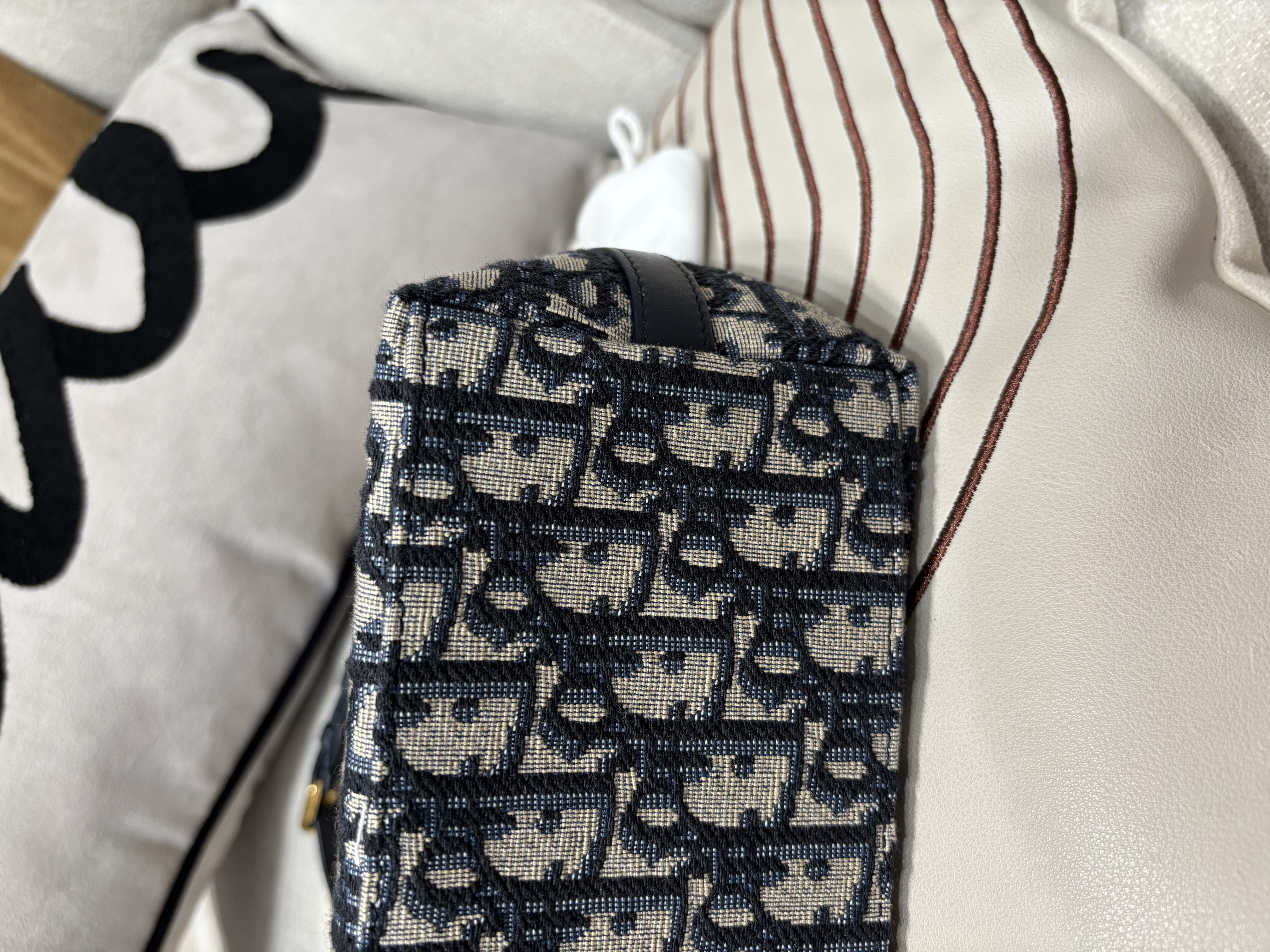 未使用品 Dior pouch Hobo Bag 100%Authentic, Unused 未使用品 ✅專門店收據✅Dust bag✅Box