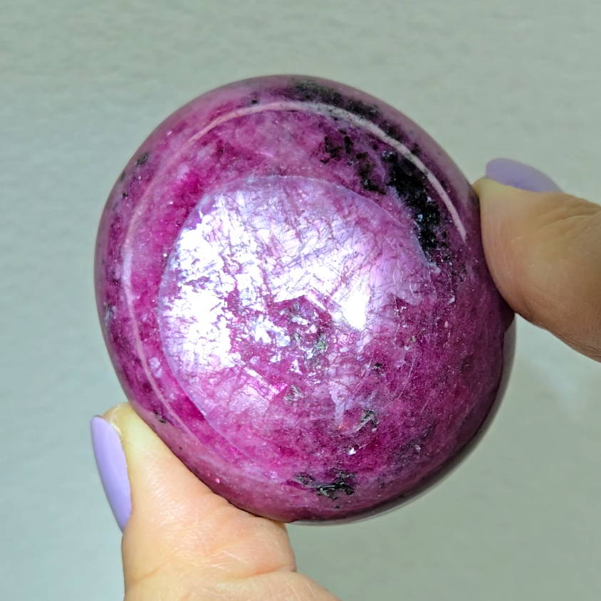 Ruby with intense flash, prismatic patterns, strong UV - RBY6