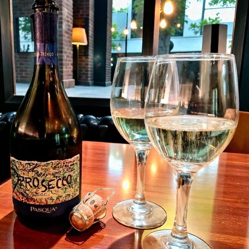 💞👑👑V2613 葡萄汽酒鮮花禮盒