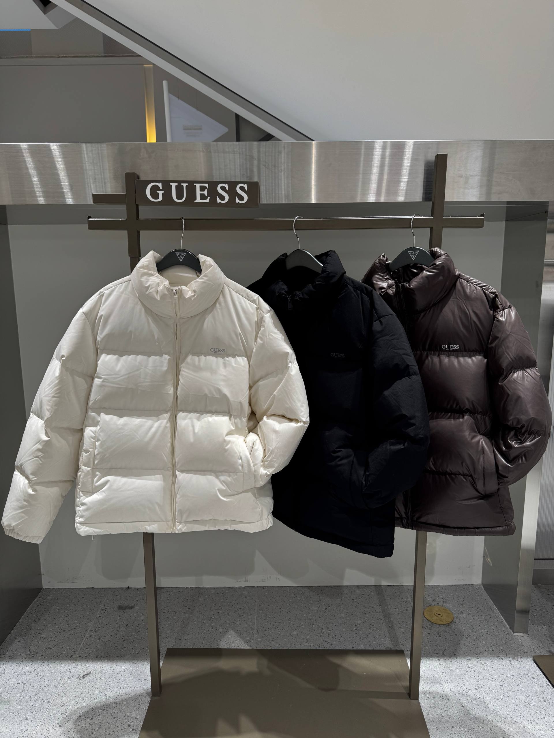 🇰🇷Guess 鸭绒羽绒服✨