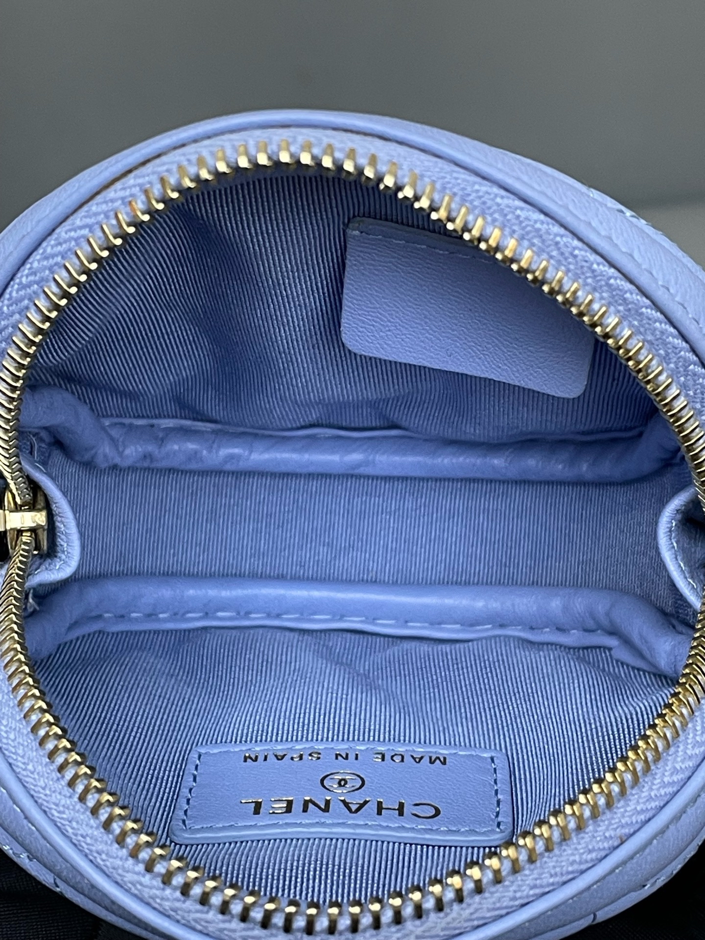 【預訂貨品】Chanel 天空藍金扣羊皮散子包