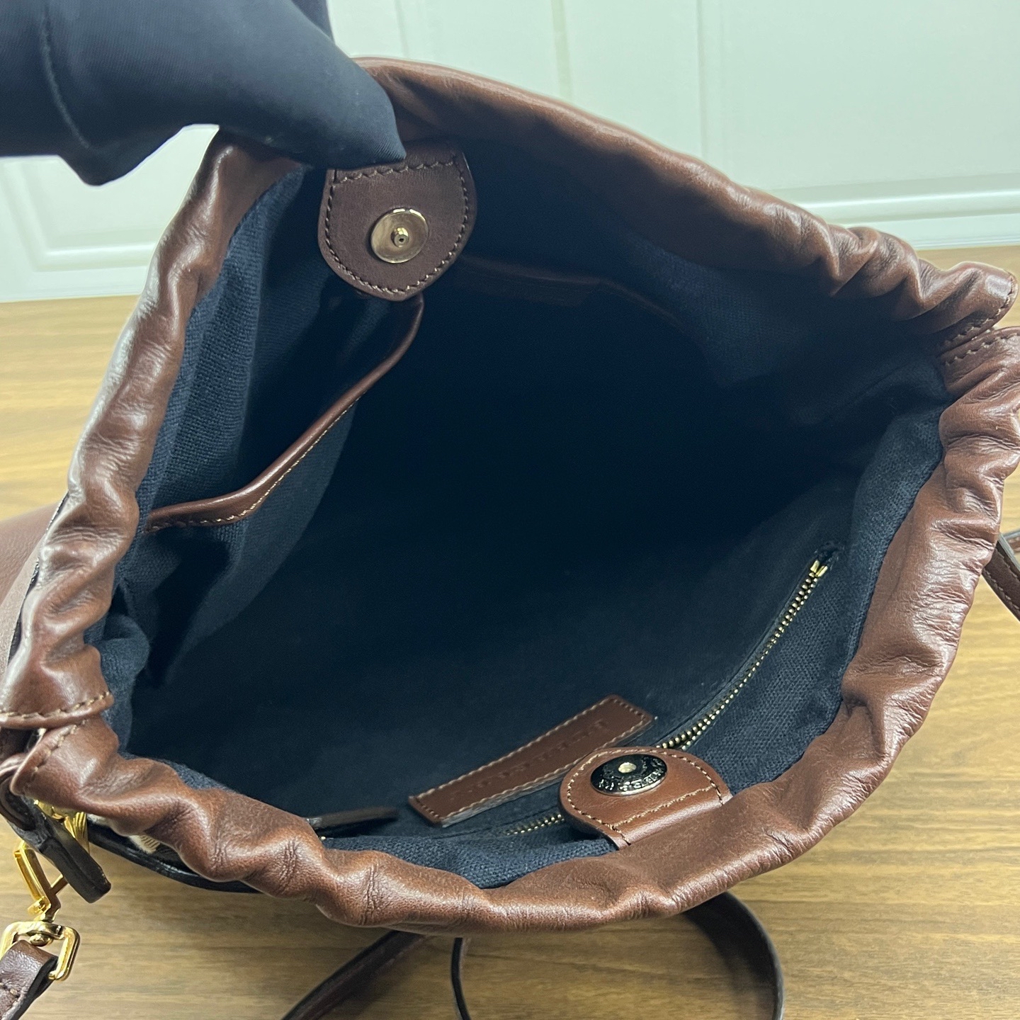 【預訂貨品】Burberry 小牛皮水桶包