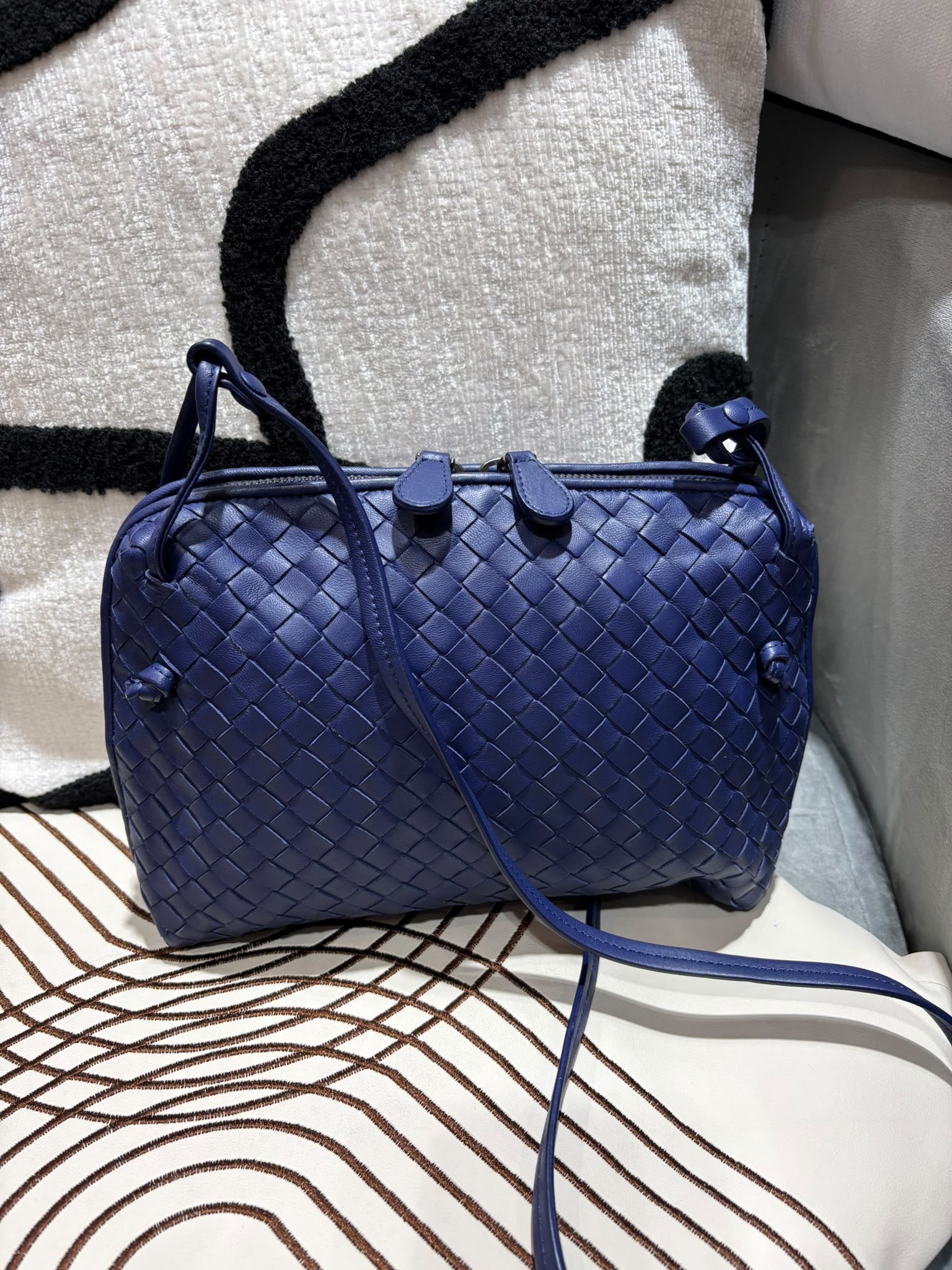 Bottega Veneta Bv Intrecciato Nodini Shoulder Bag  100%Authentic,98%new✅dust bag