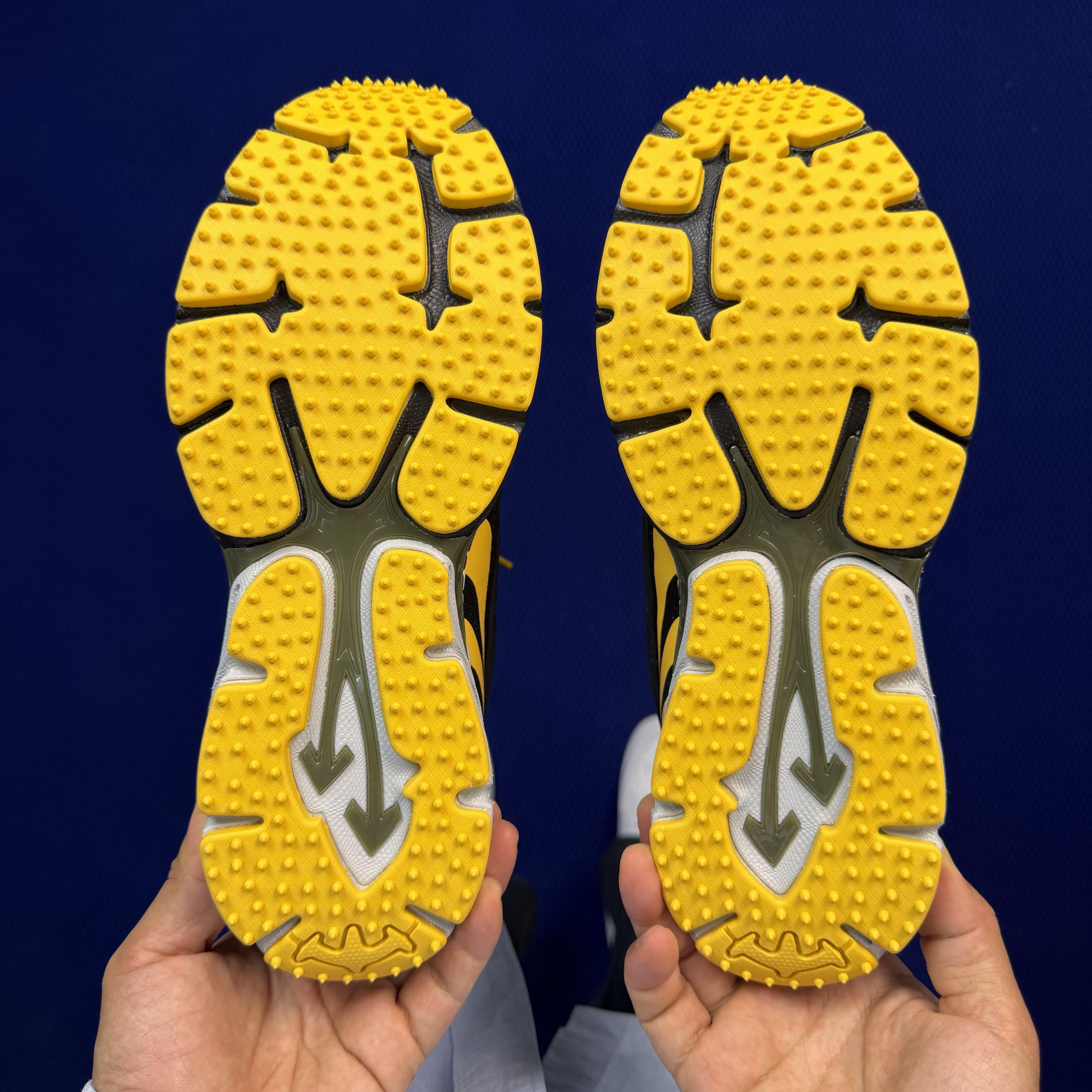 OFF-WHITE Be Right Back