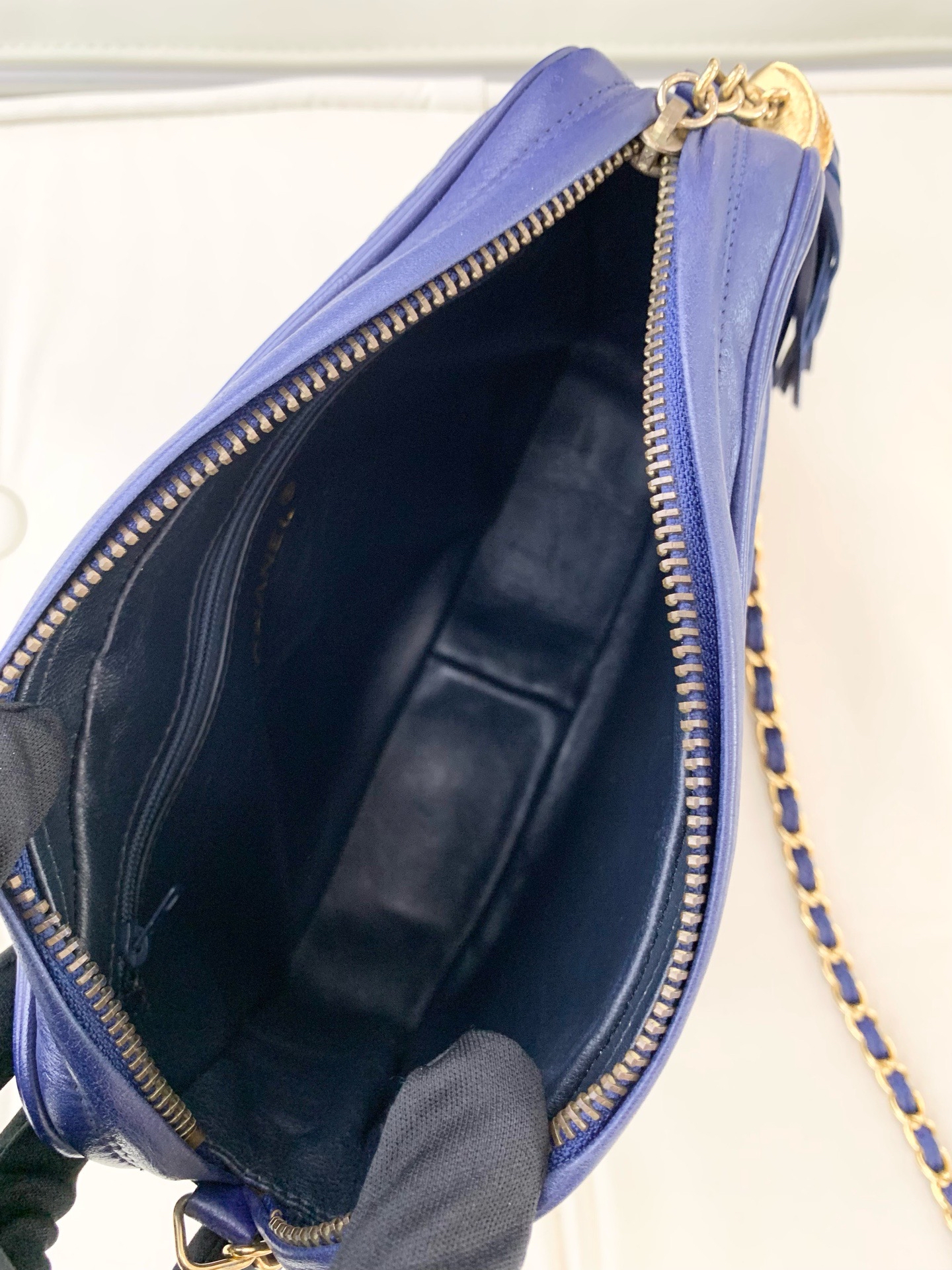 【預訂貨品】Chanel深藍色羊皮流蘇金扣相機包