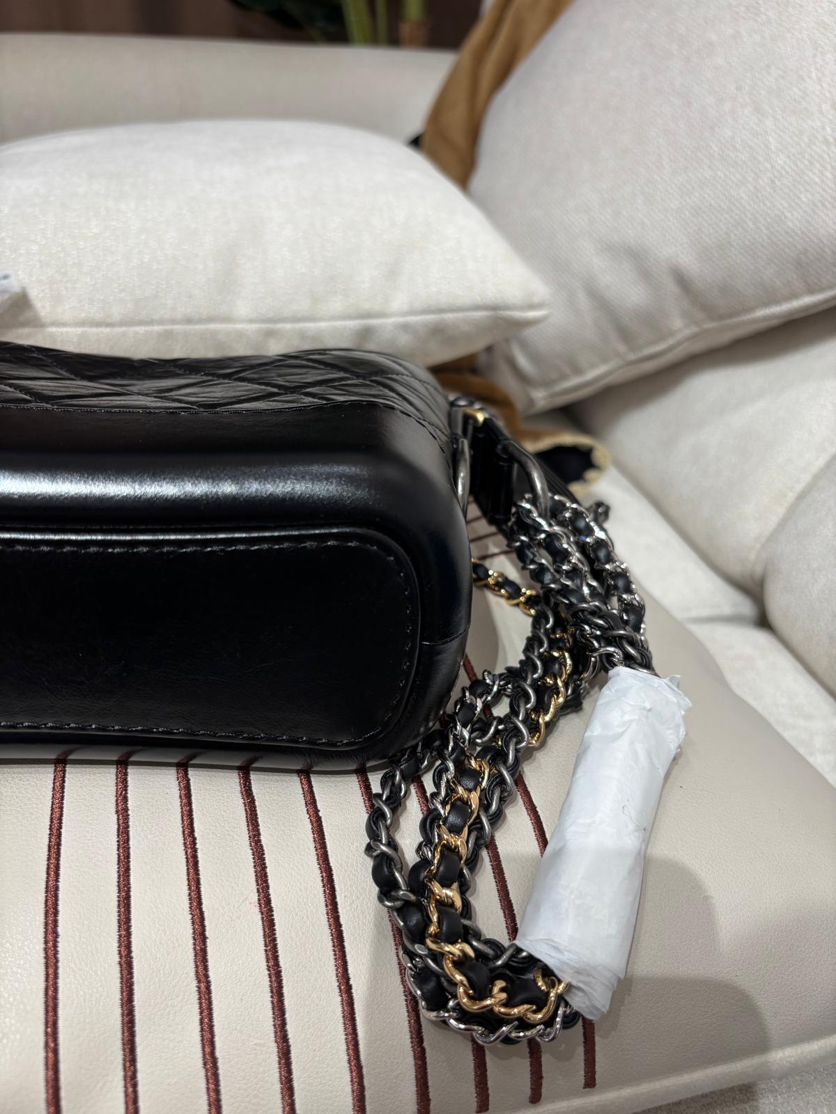 Chanel Gabrielle hobo small calfskin 黑金 100%Authentic,98%new ✅26 card✅dust bag✅box