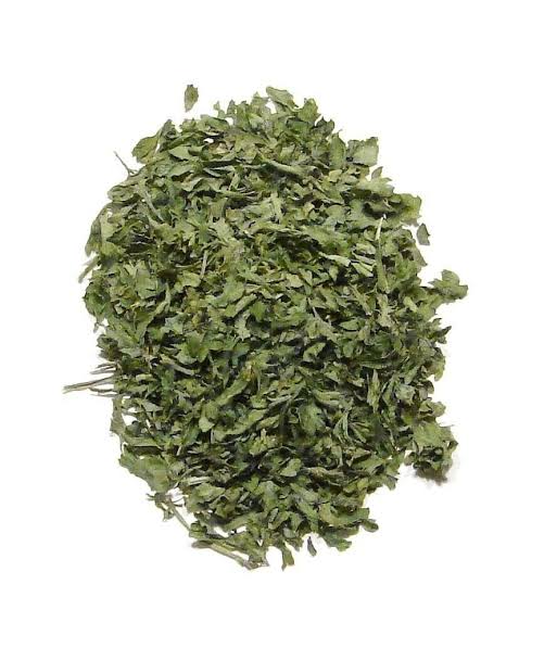 高品質番茜 — 天然香料．清新淡雅．裝飾提味必備. Premium Parsley — Natural Herb with Fresh, Mild Aroma — Essential for Garnishing & Flavouring. उत्तम पार्सले — प्राकृतिक जड़ी बूटी, ताज़ी हल्की सुगंध — सजावट और स्वाद बढ़ाने के लिए आवश्यक