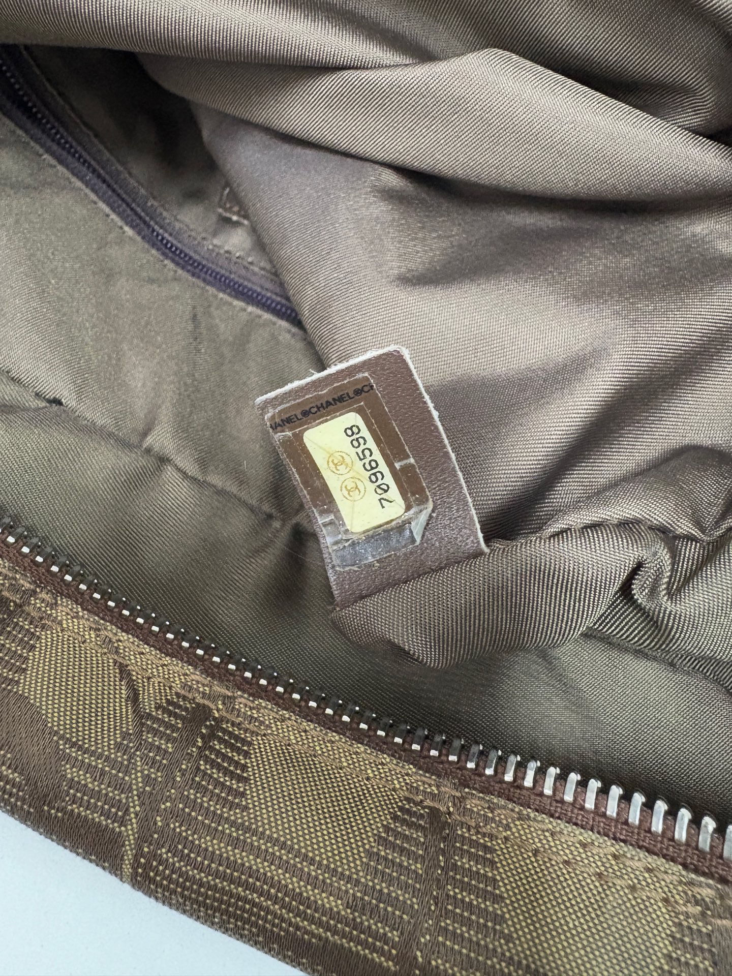 【預訂貨品】Chanel啡色冰格腋下包