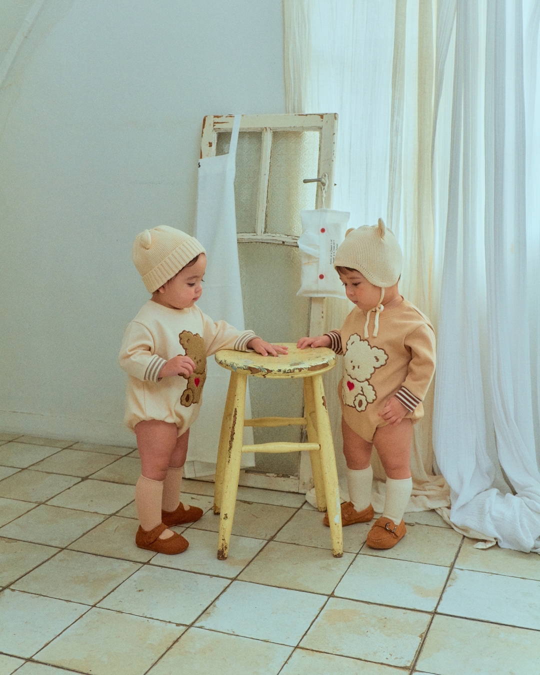 🌸預訂 韓國直送🌸🇰🇷OOTTBEBE兩色大熊仔毛毛貼花長袖包屁衣