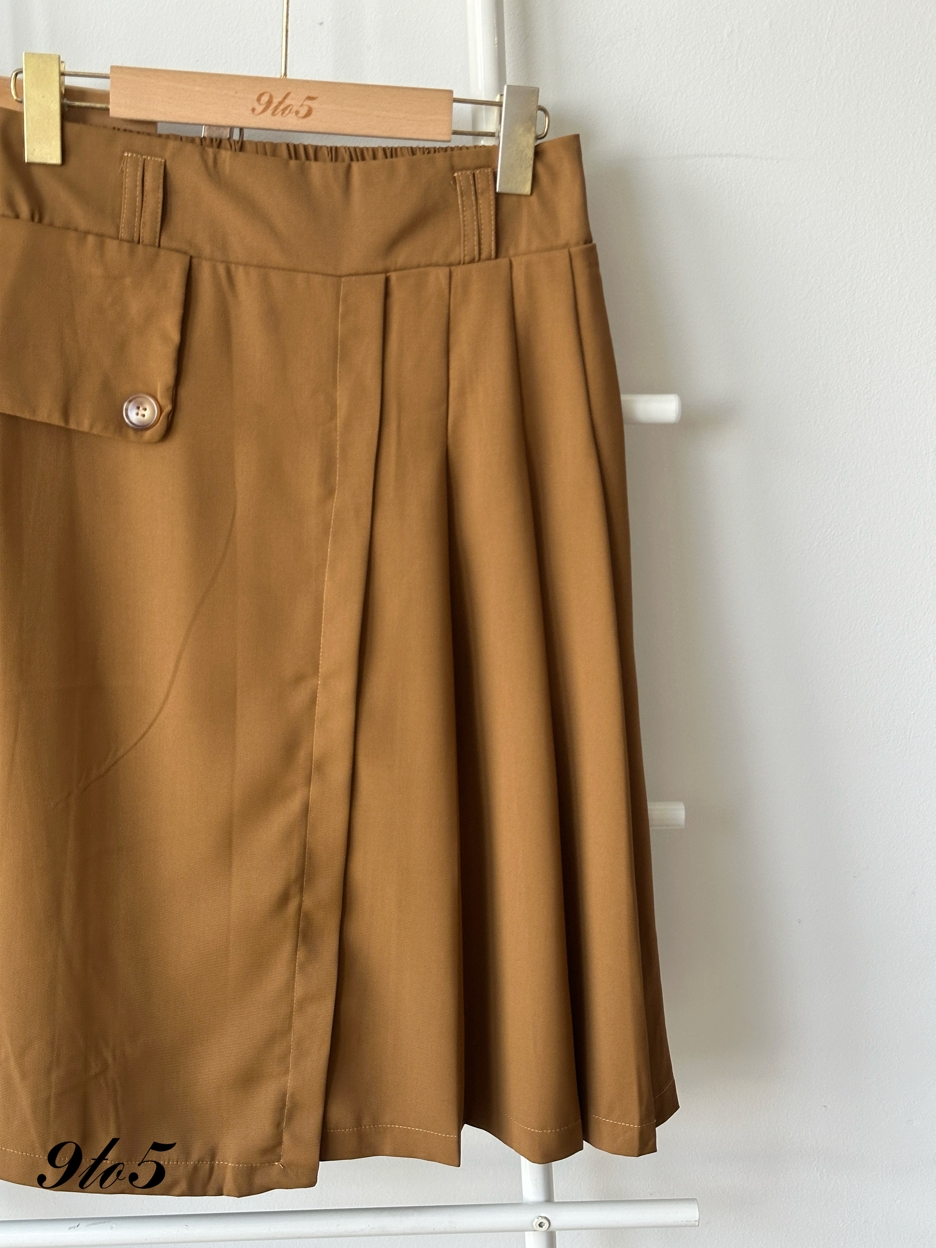 S1888 Side Pleated Skirt - Black & Brown