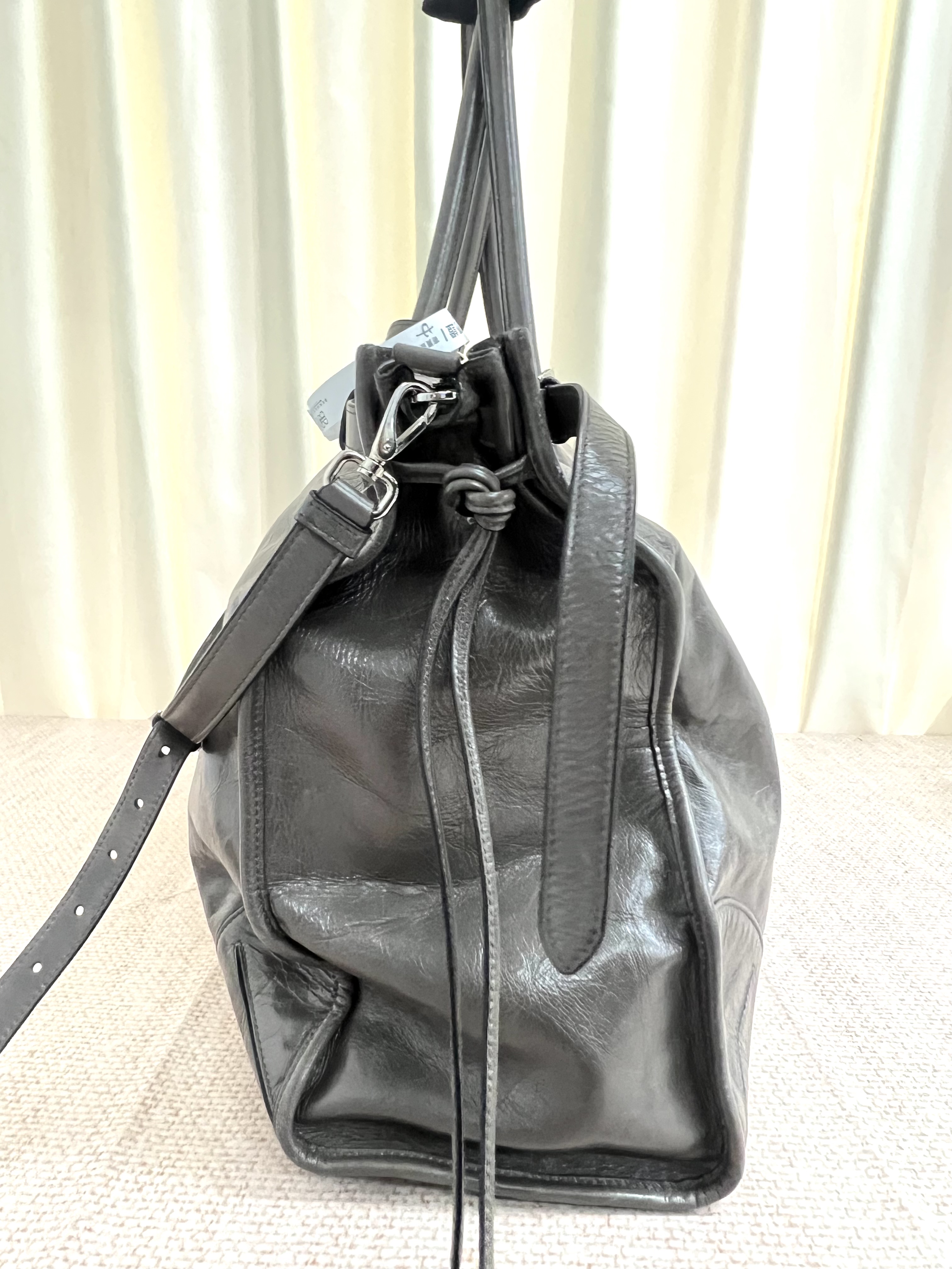 Pre-Owned PRADA Bonnie Antiqued Leather Tote Bag / Product Code: 26042208