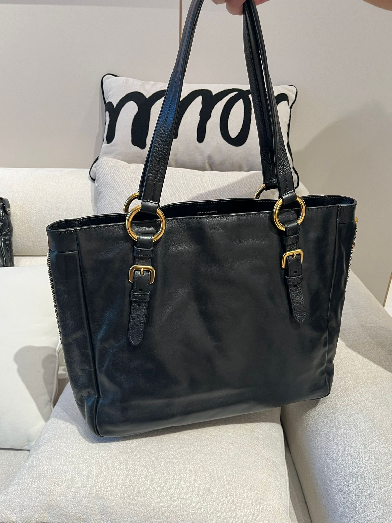 Prada calfskin SHOULDER BAG  100%Authentic,98%new  ✅Dust bag