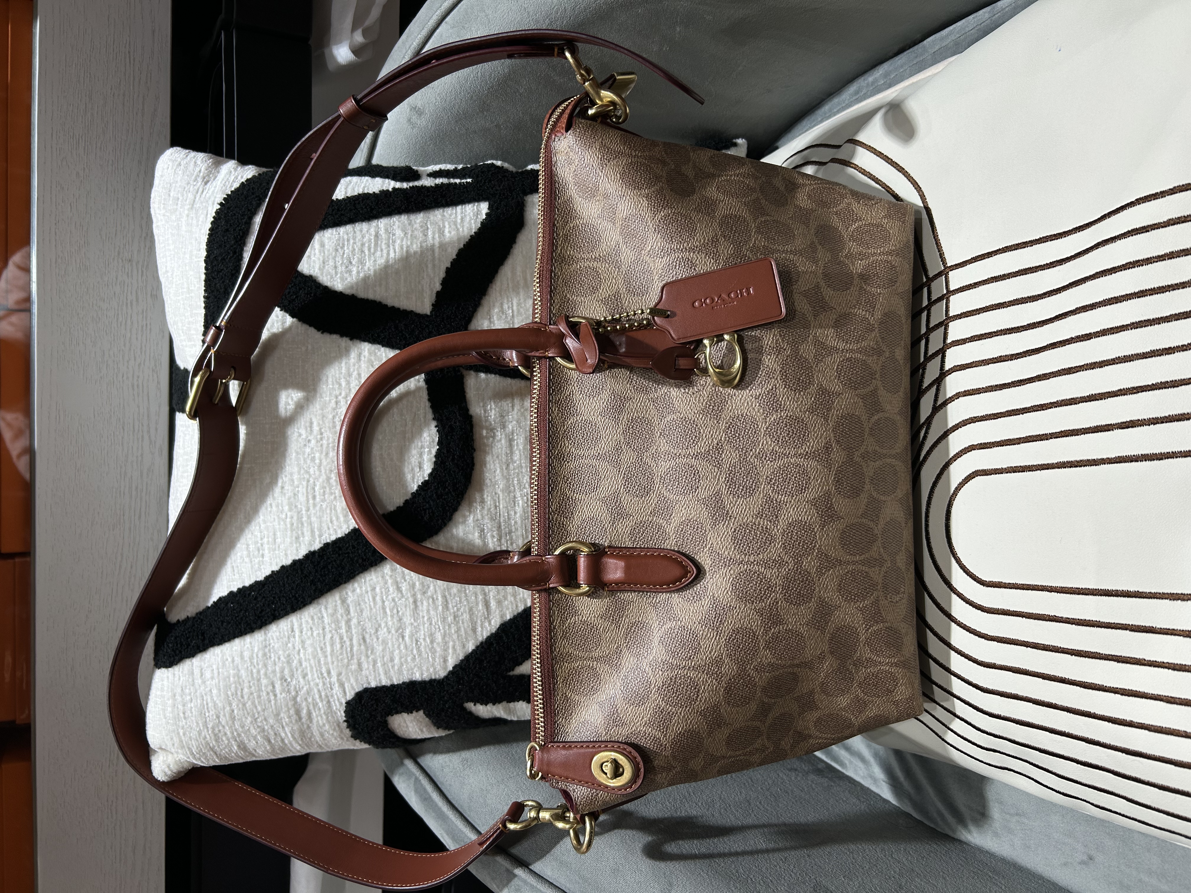 Coach 2Way Bag 100%Authentic, 98%New ✅Dust bag