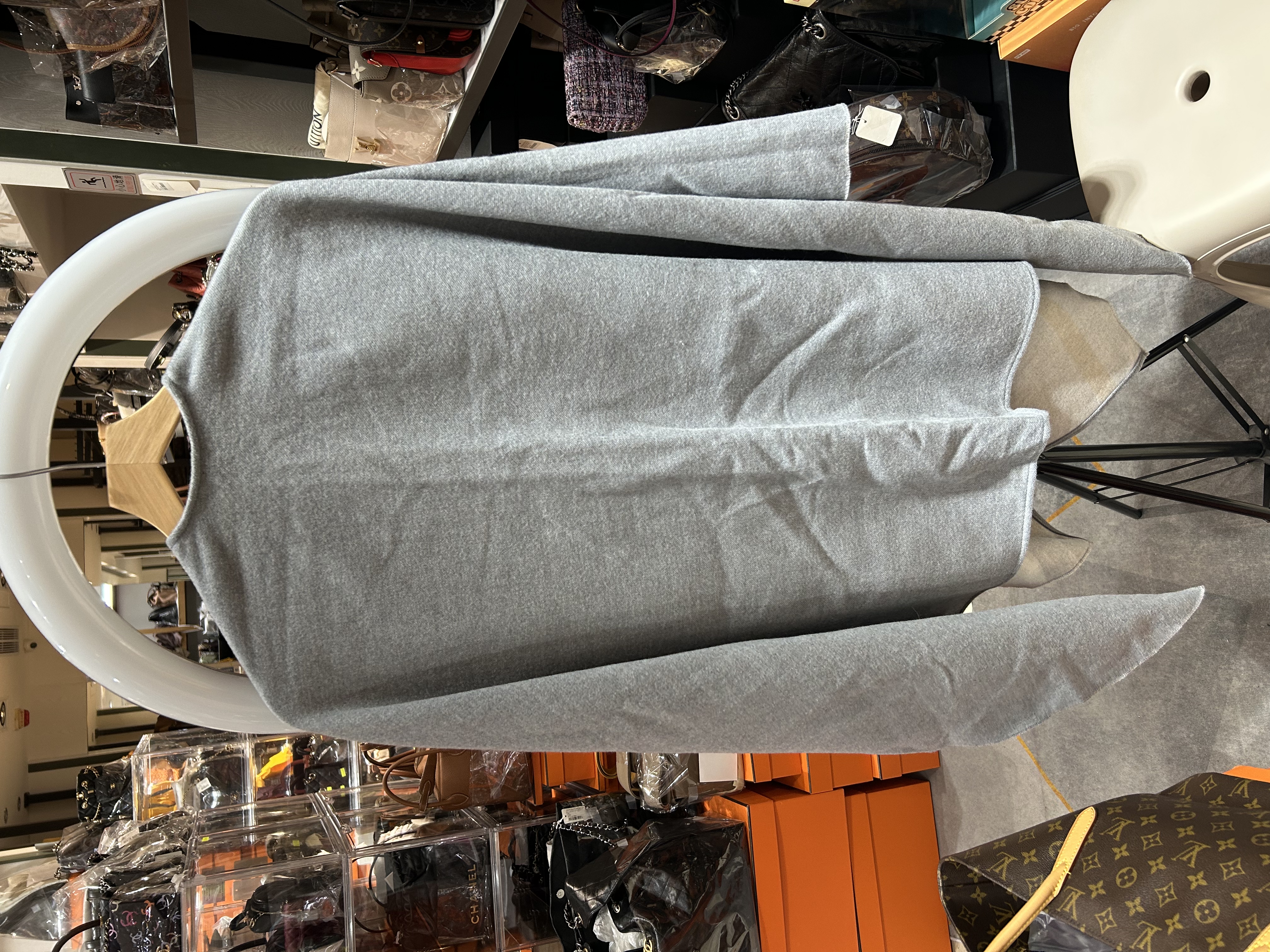 全新 Burberry BURBERRY Reversible Check Cape Scarf 灰色100%羊毛格紋雙面披肩圍巾 100% Wool scarf 100%Authentic, 全新未使用品