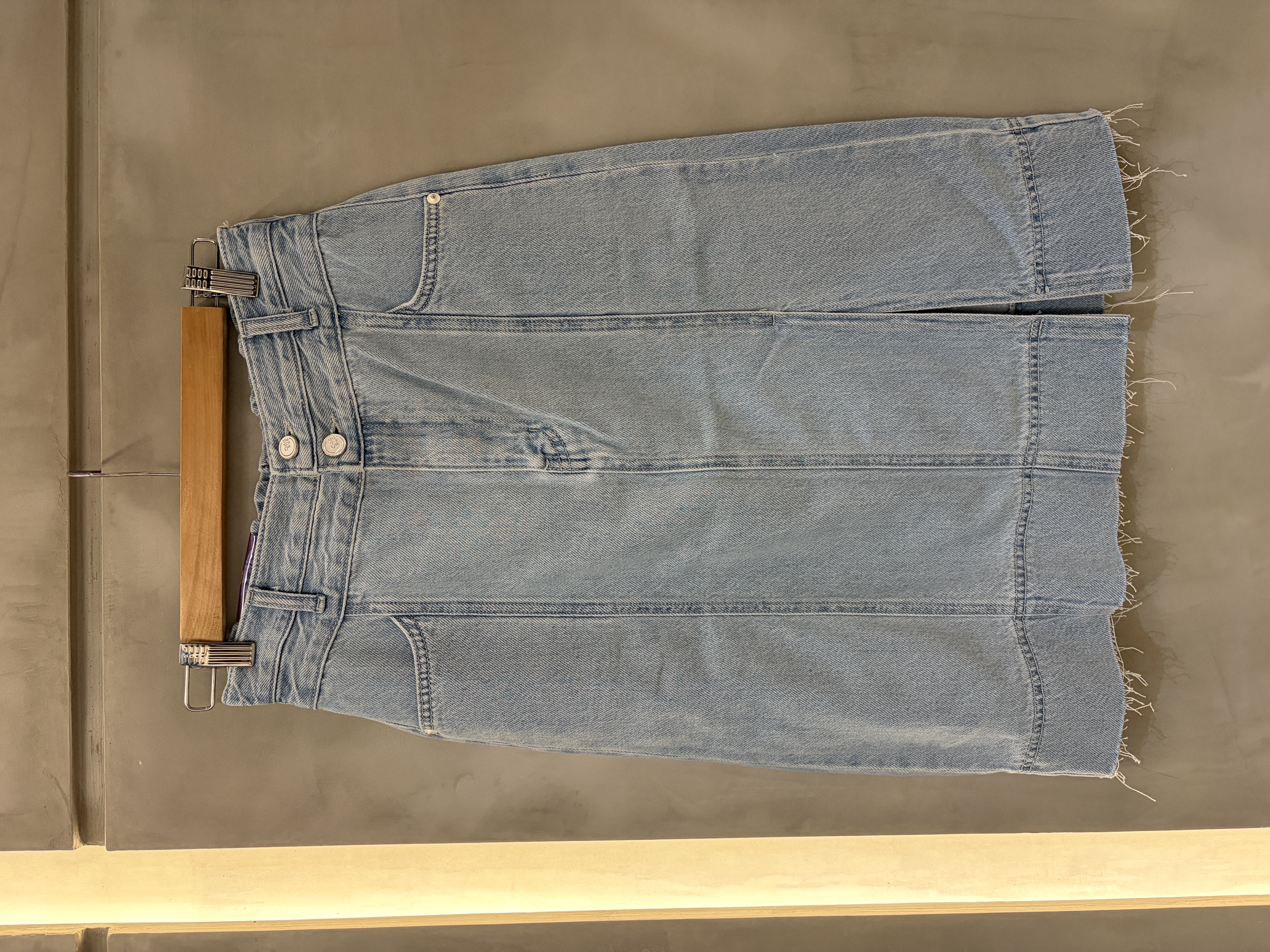 M size 淺牛仔中裙 