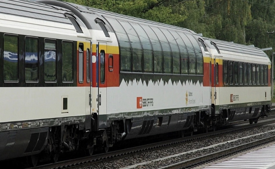 Roco HO 全景旅行車「Gotthard」Apm 61 85 10-90 100-2 CH-SBB 附 Preiser 人偶