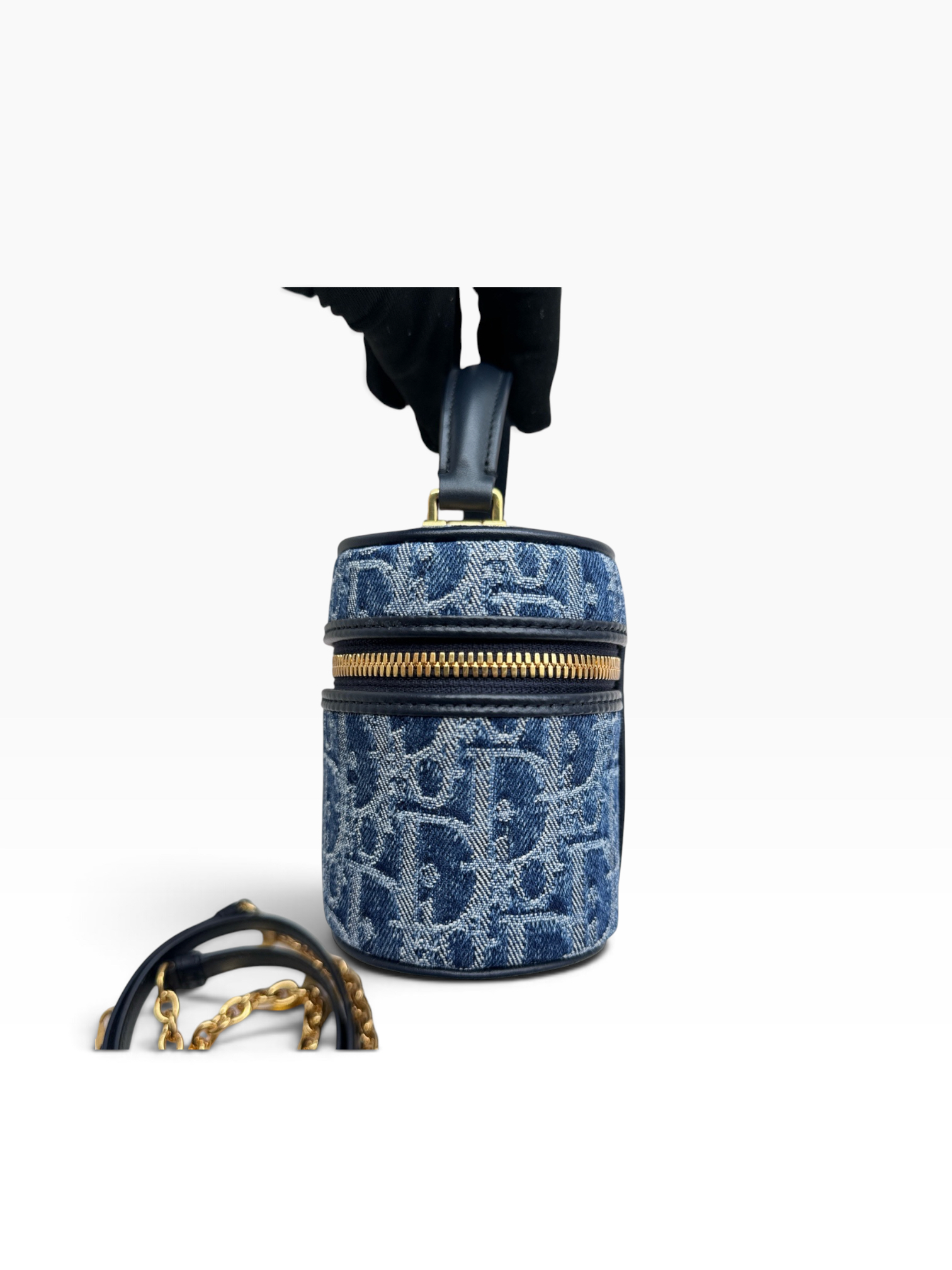 Unsed item 30 montaigne Y08223