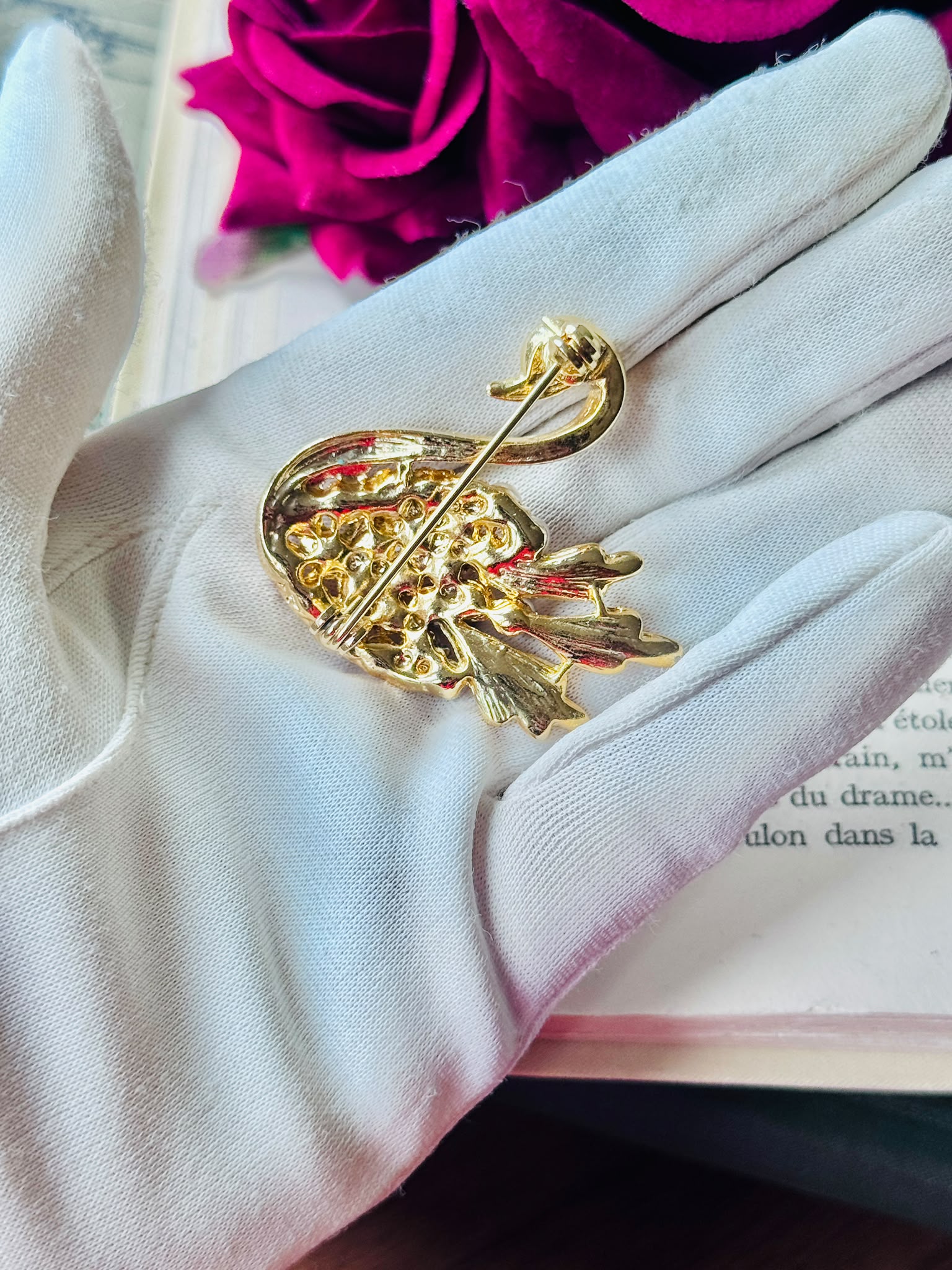 Vintage Pearl-Studded Swan Brooch (MT2589-19)