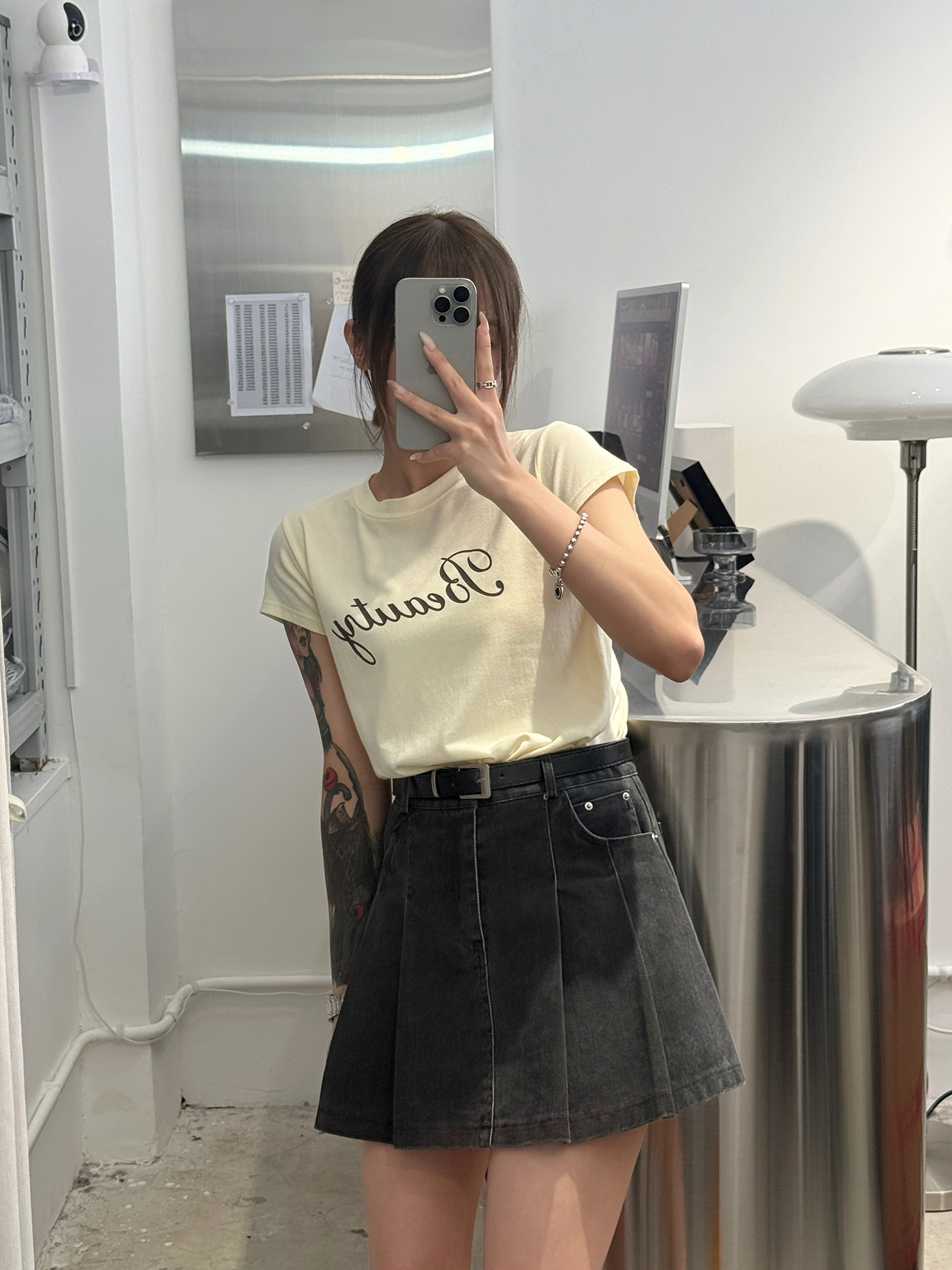 𝐒𝐭𝐫𝐞𝐭𝐜𝐡𝐲 𝐜𝐨𝐧𝐭𝐫𝐚𝐬𝐭 𝐥𝐨𝐠𝐨 𝐟𝐢𝐭𝐭𝐞𝐝 𝐭𝐨𝐩