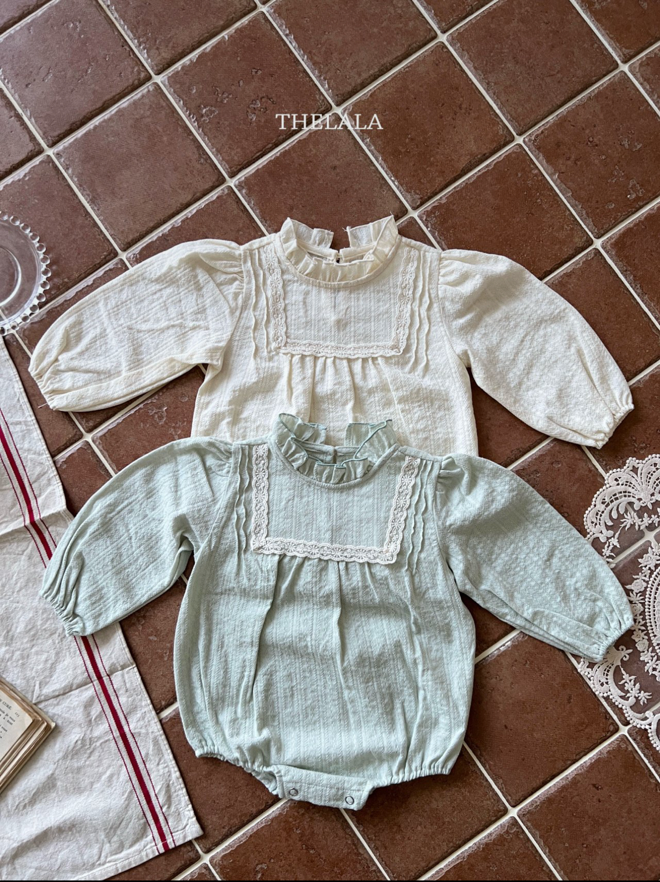 🌸預訂 韓國直送🌸🇰🇷THELALA兩色蕾絲花邊領長袖包屁衣