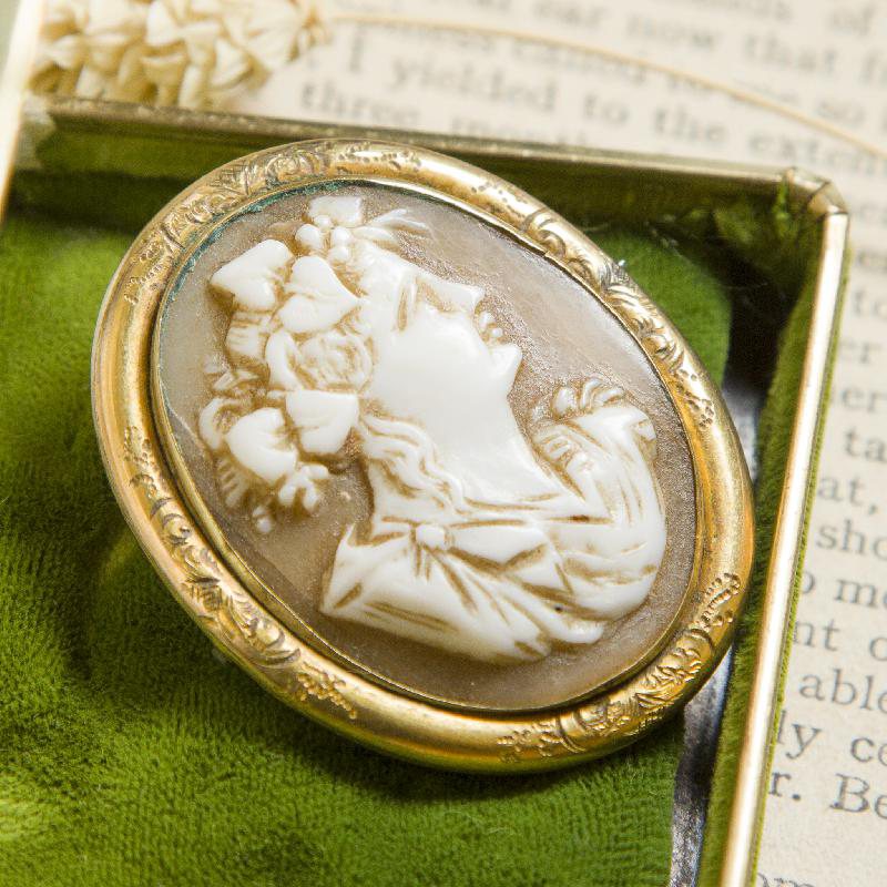 Antique Victorian Shell Cameo Brooch Featuring Greek Style Lady in Engraved Golden Frame(AN101)