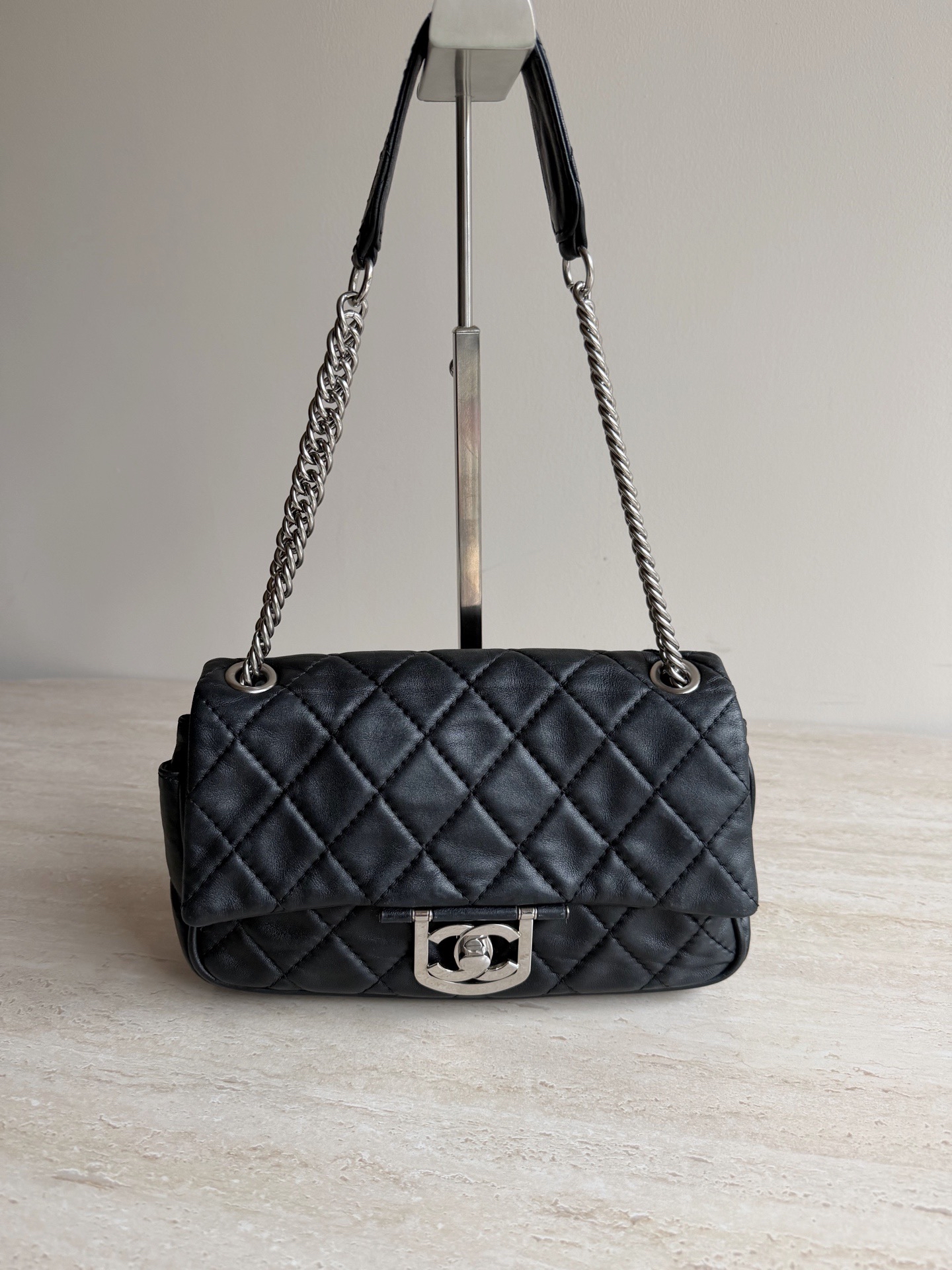 【預訂貨品】Chanel黑銀羊皮愛丁堡腋下包