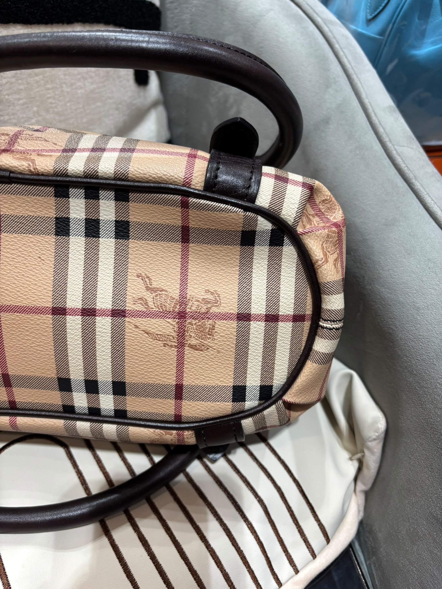 Burberry 2way bag 100%Authentic, 95%New ✅Dust bag