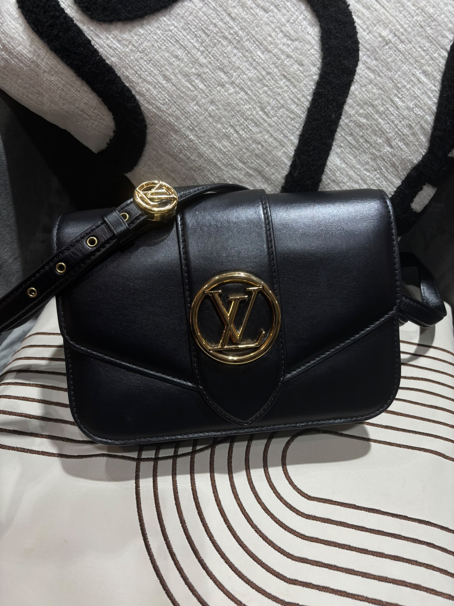 LV Pont 9 黑色小牛皮shoulder bag M55948 100%Authentic, 93%New ☑️Dust bag