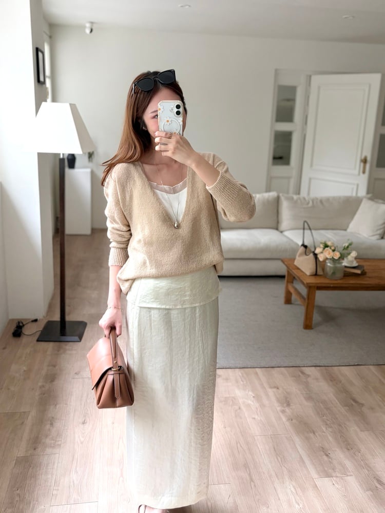 Low-cut Alpaca Knit Sweater (Beige)