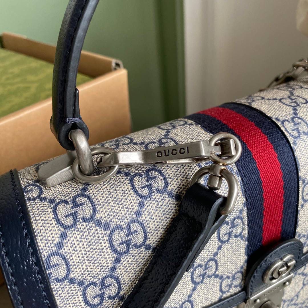 👜G651055:尺寸：25x17.5x7cm，GG Supreme帆布推出了经典隽永的蓝色和米色组合，传承材质的历史渊源。这款小号Ophidia手提包采用经典配色，老花确实很好看很百搭～