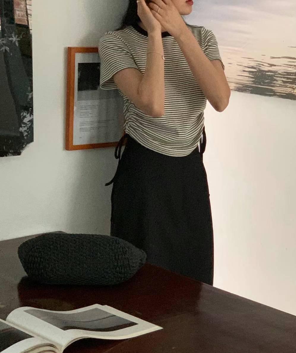 Striped Tee with Side Drawstring Detail‖ 侧抽绳设计感条纹T恤 KR0143442