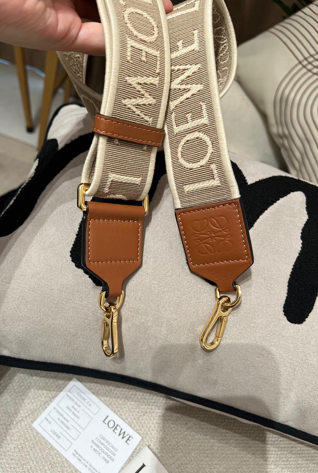 Loewe Anagram strap 可調節長度 65-105cm 100%Authentic,unused  ✅box  