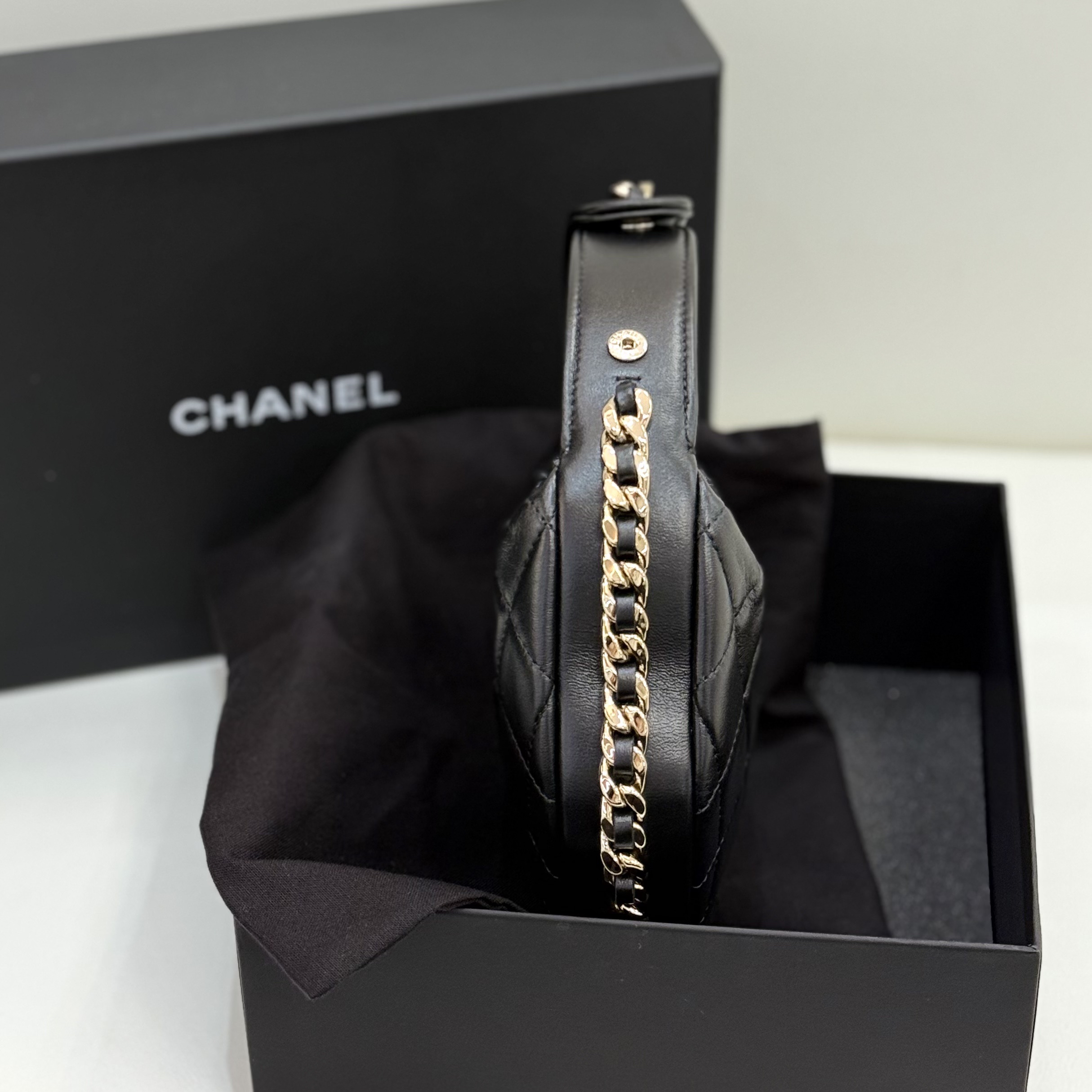 【預訂貨品】晶片款  Chanel 23C黑金迷你Pouch