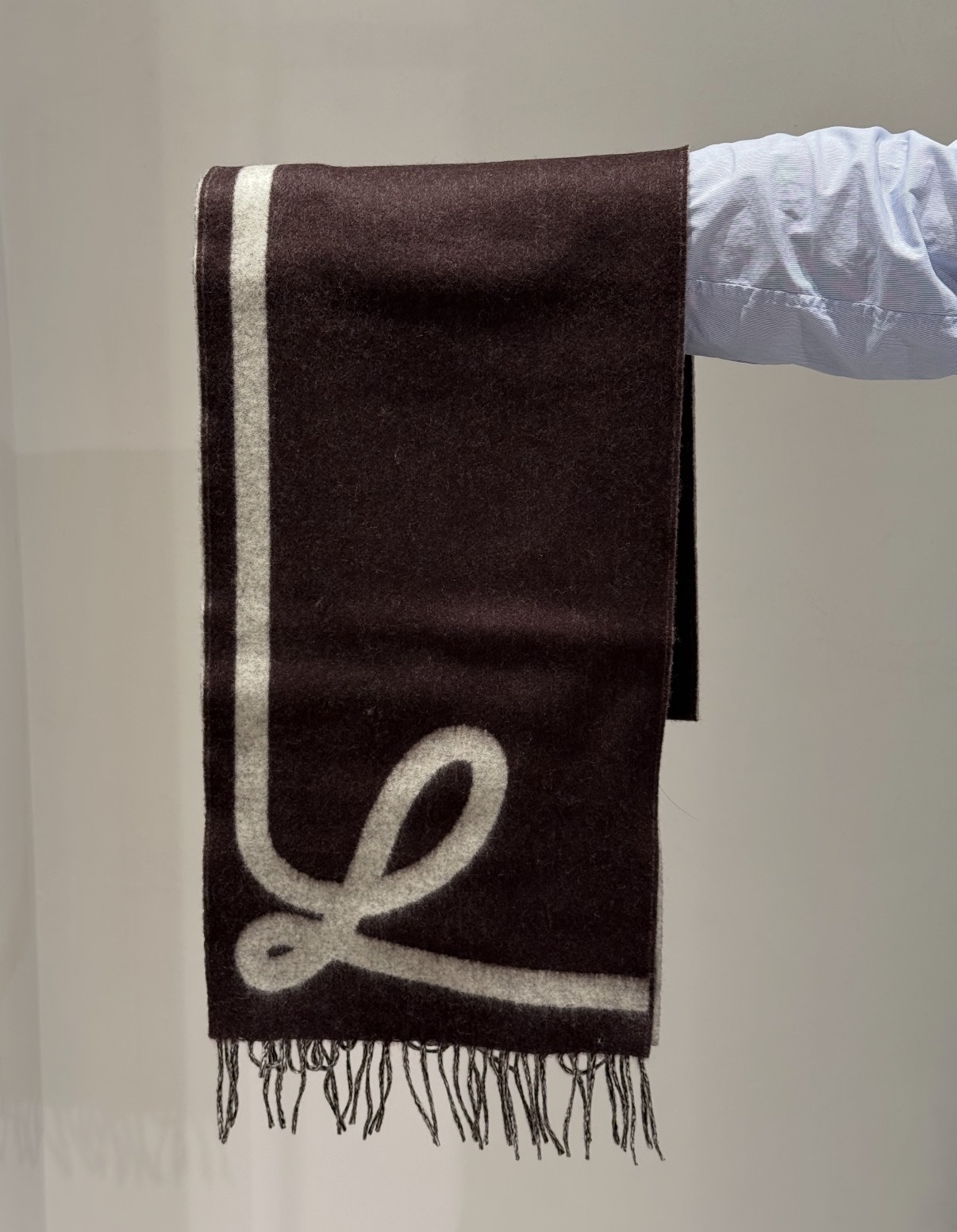限時優惠✨新款🆕訂貨🍒Loewe 雙面Scarf in wool and cashmere 簡約logo 不浮誇，冬天斷貨~ Size 28x180cm