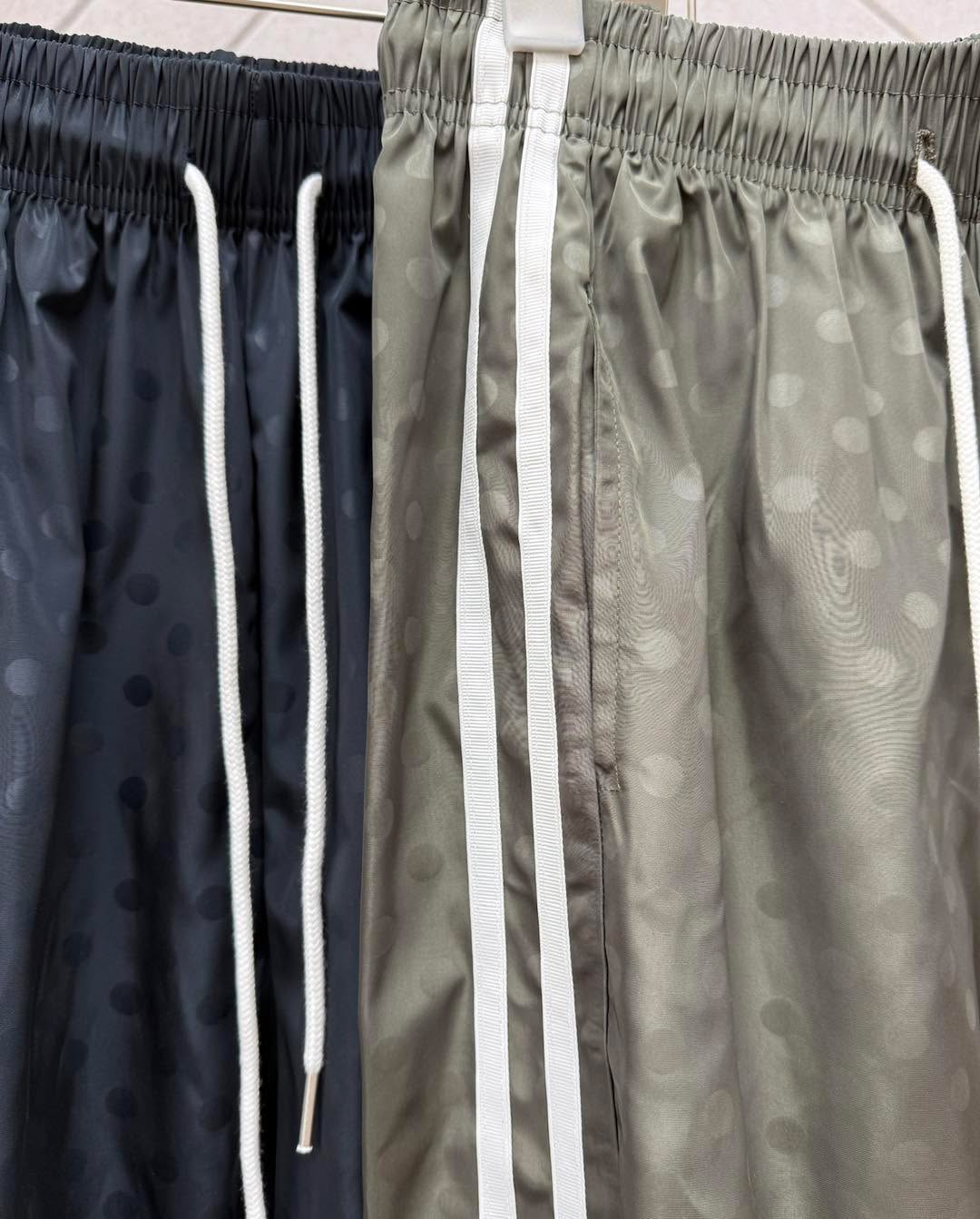 波點暗紋束腳運動褲