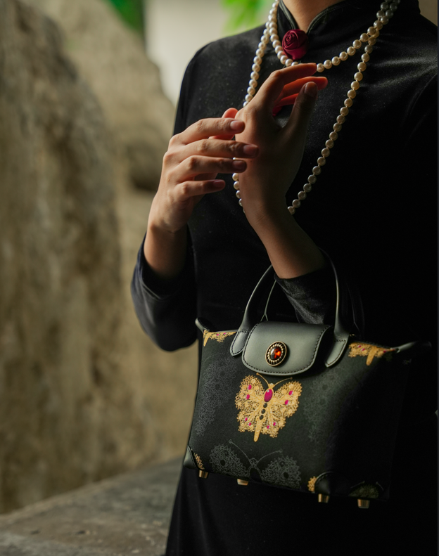 宋錦∞黑金紅蝴蝶牛皮小號手袋。上久楷