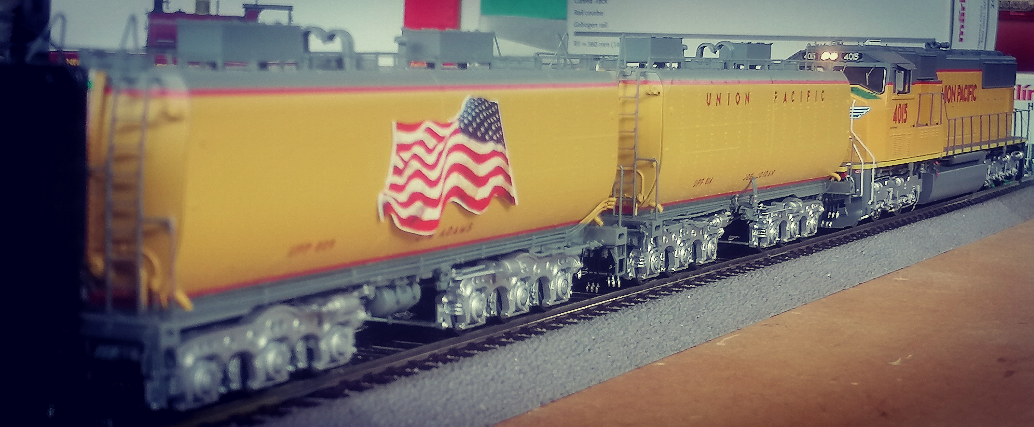 HO Bigboy 動力全編乘 #4014+SD70M #4015 + 雙UP水柜車 DCC Sound and Smoke