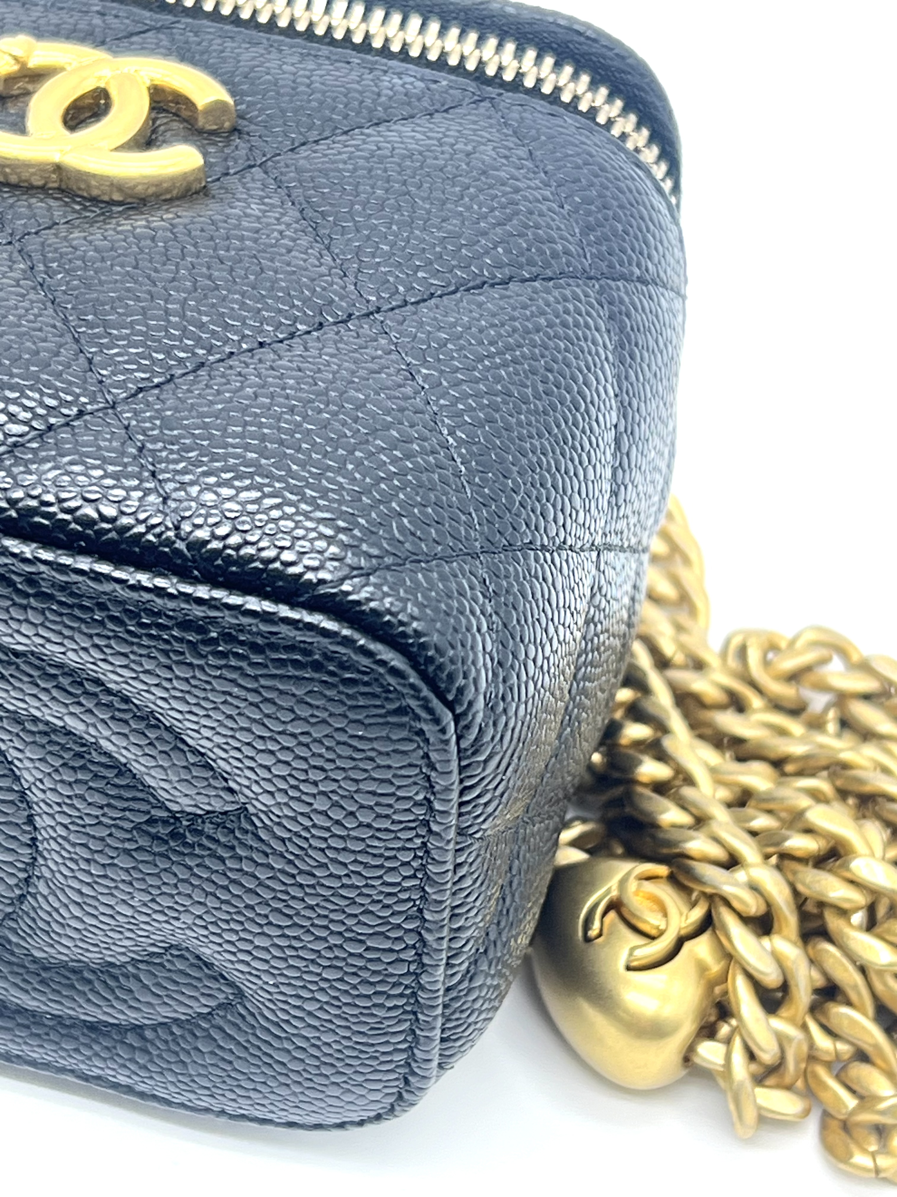 Pre-Owned CHANEL Mini Vanity Case with Chain / Product Code: 26042121