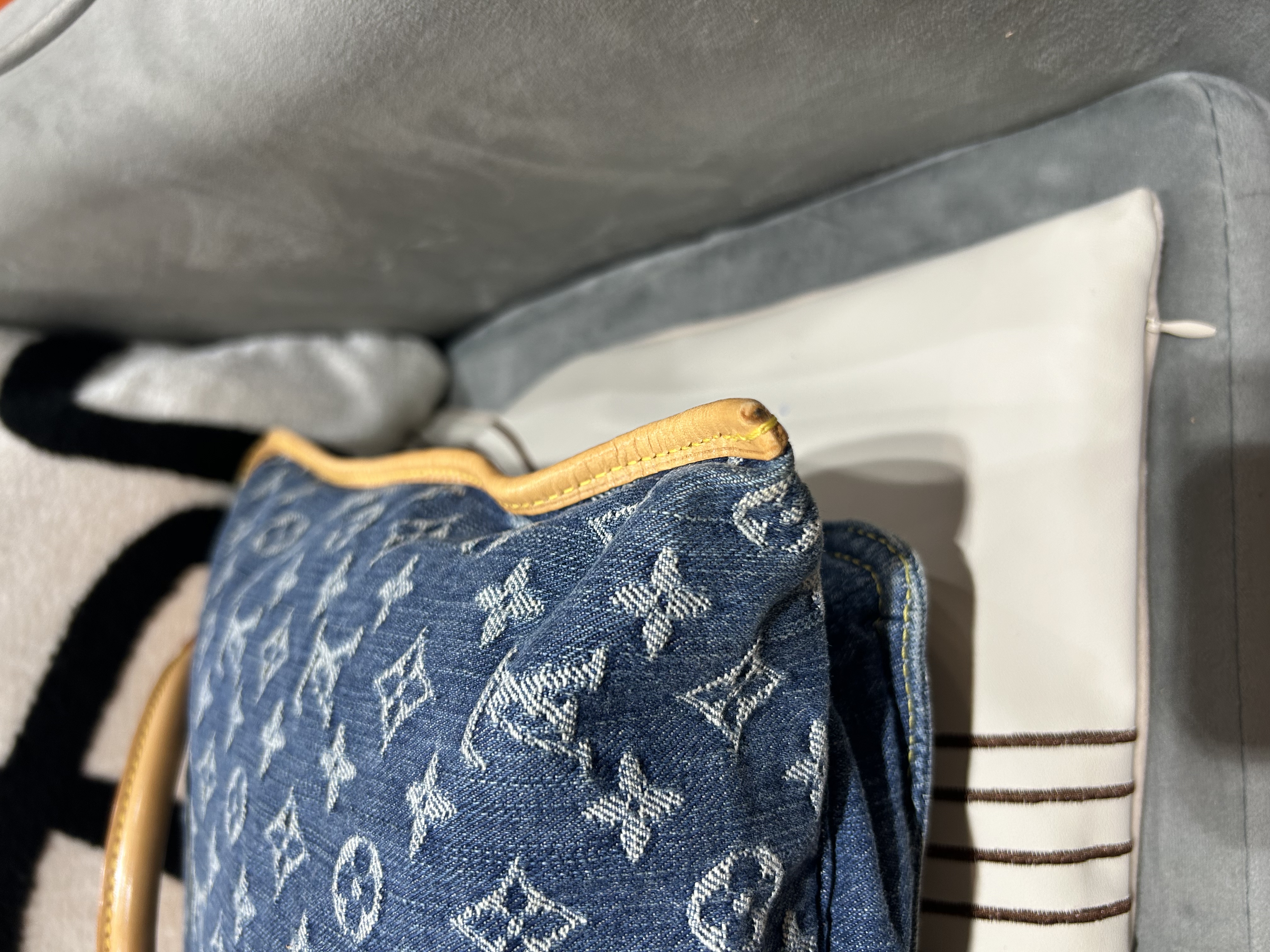 Lv Denim Monogram Flat Shopper 限量版牛仔 M95018 100%Authentic, 95%New ✅Dust bag