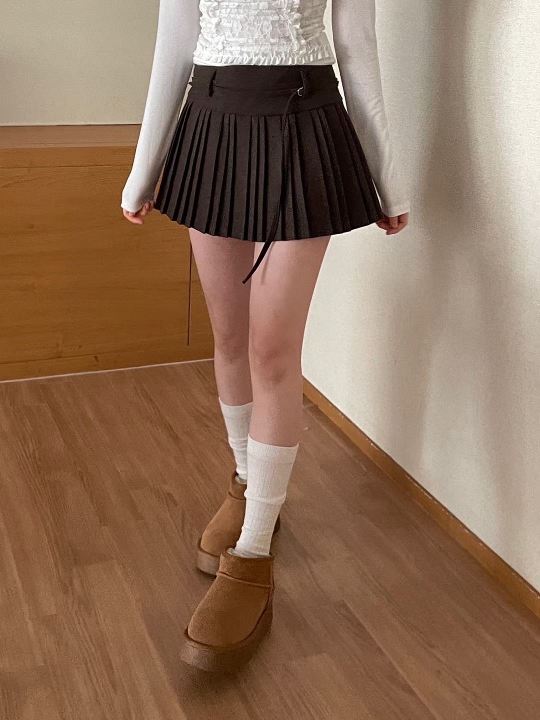 【 ˶୨⚑ 版型極好🧸梨型女孩必入！超顯瘦🤎日常上班OK～銀扣腰BELT百摺裙褲！】 Earth Tone Pleated Belt Skirt Pants(兩色入)