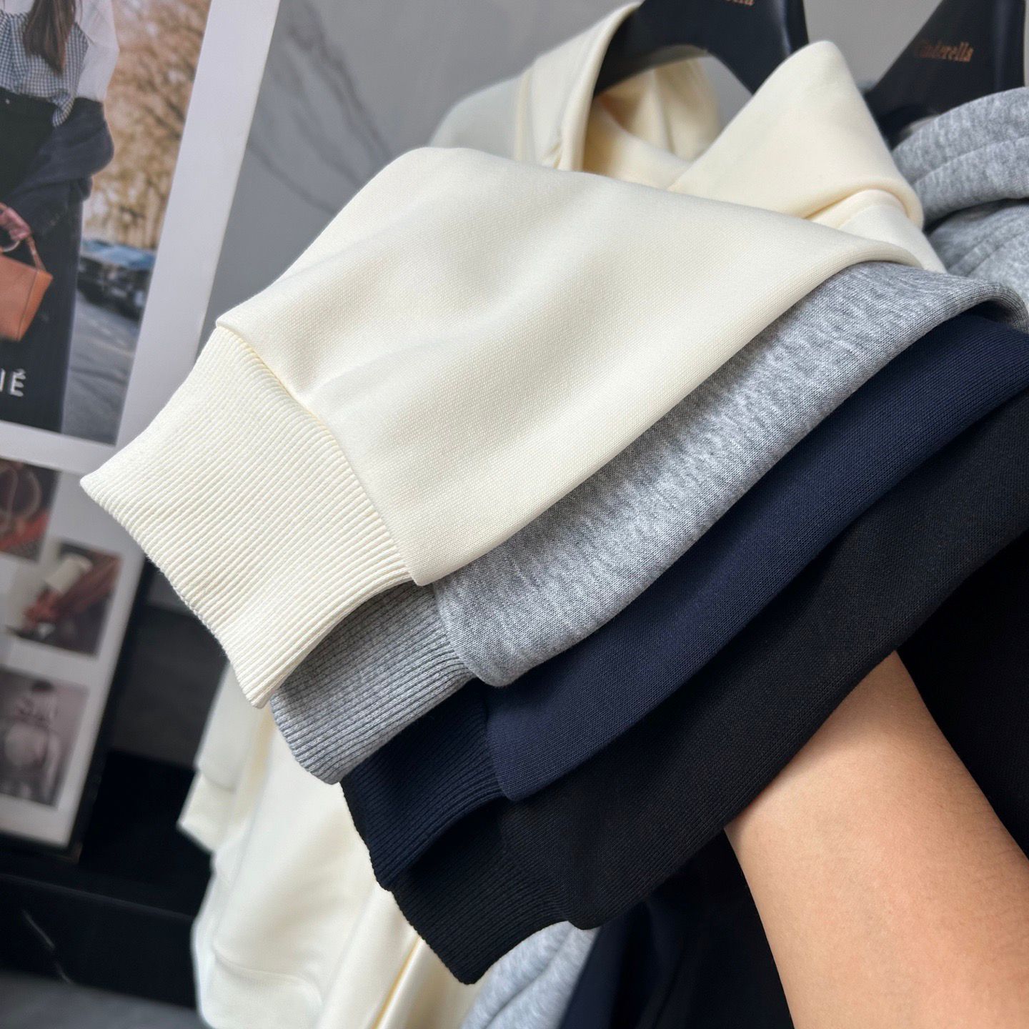 $115件。2件起$105件。4色選擇/Nike經典連帽衛衣外套