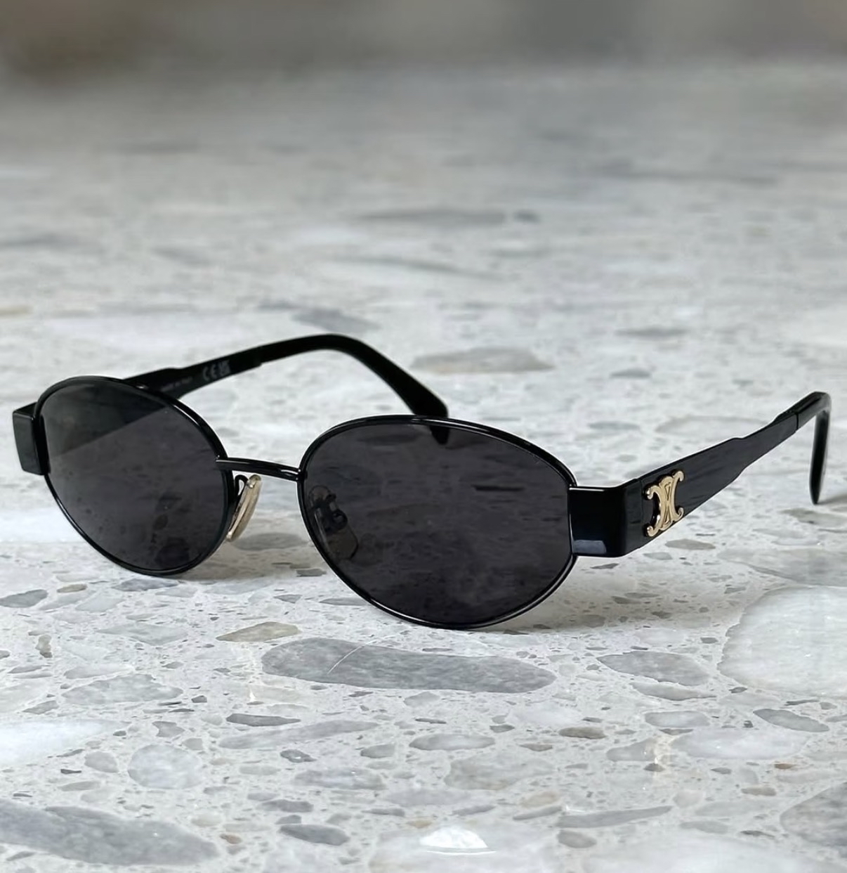 新到黑色現貨‼️  快閃優惠⚡️ Celine 爆款 金屬黑框太陽眼鏡 附送啡色眼鏡袋 放到電話!